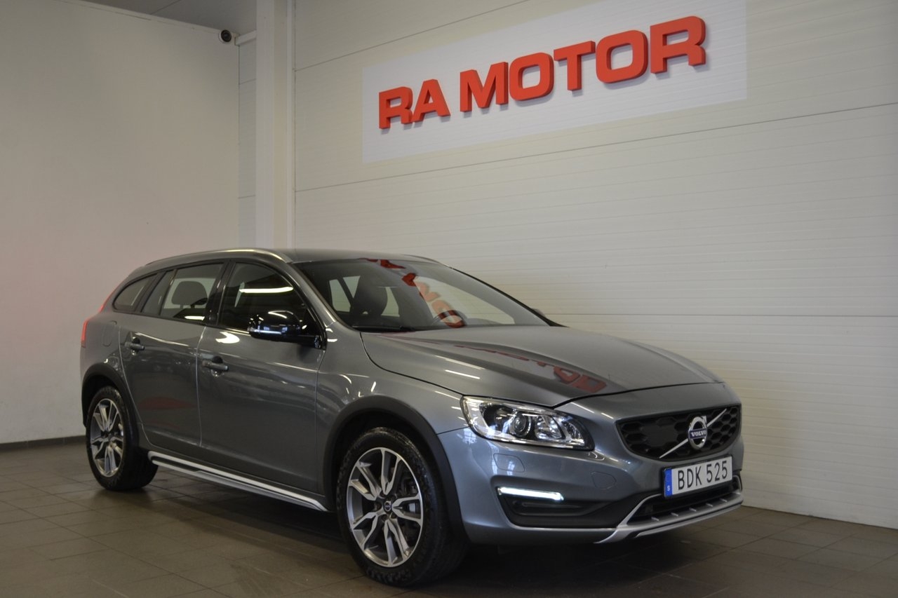 Volvo V60 Cross Country 2017, kuva 3/10
