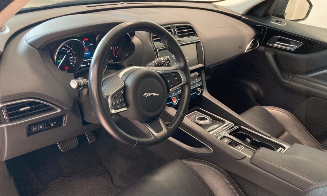 Jaguar F-Pace 20d AWD Automatisk 2019, bild 2/10