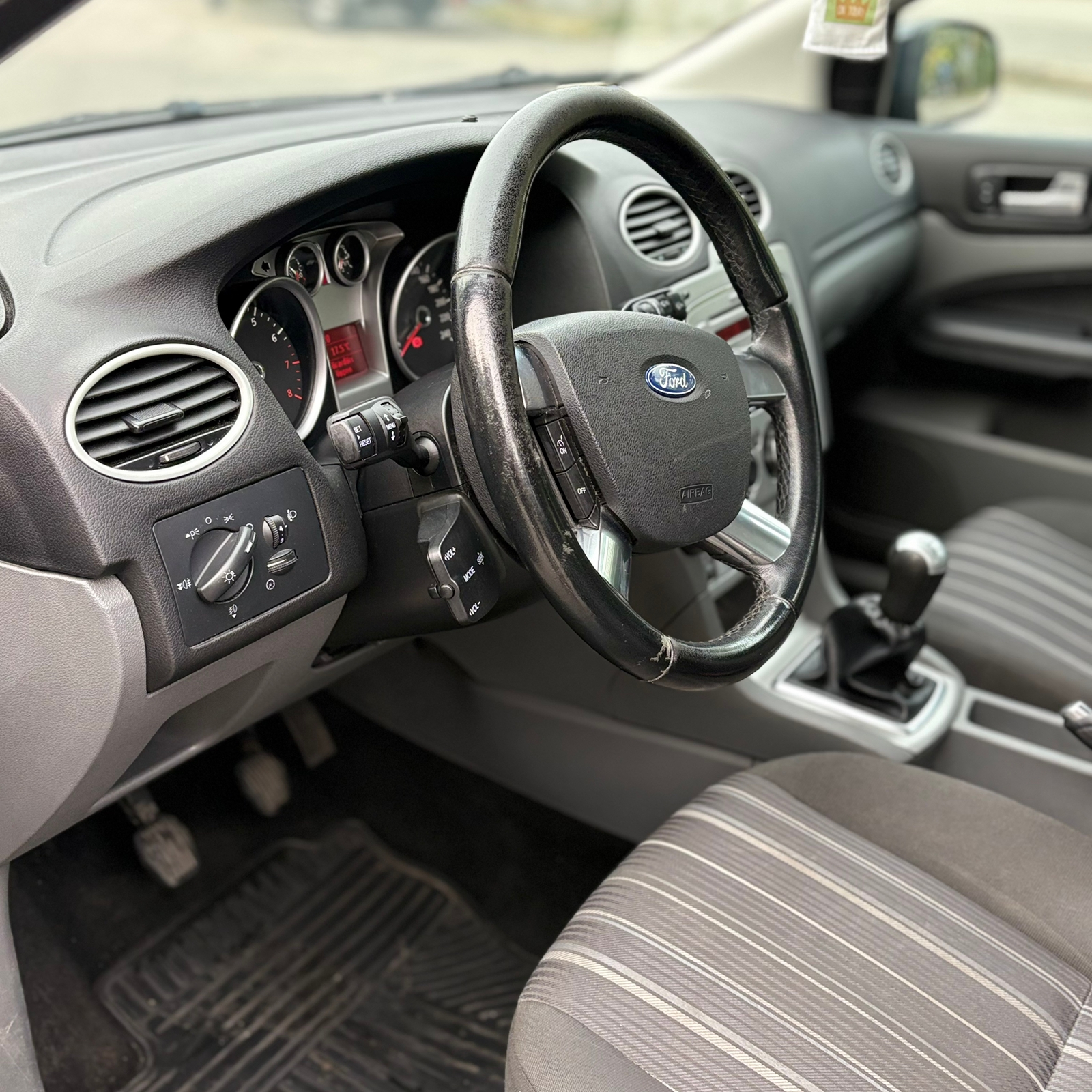 Ford Focus Kombi 1.8 Flexifuel Manuell 2008, kuva 4/9
