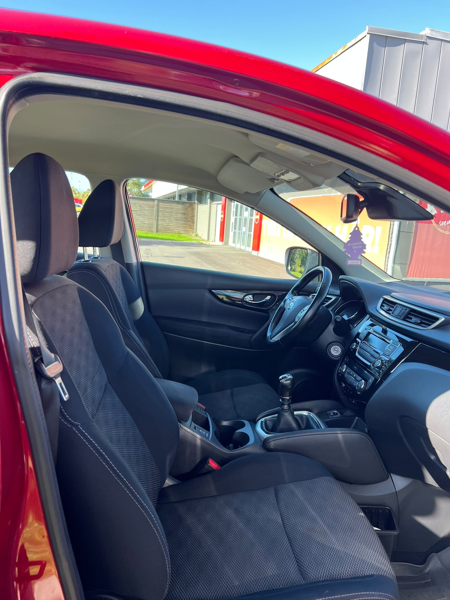 Nissan Qashqai 1.2 DIG-T Manuell 2015, bild 5/9