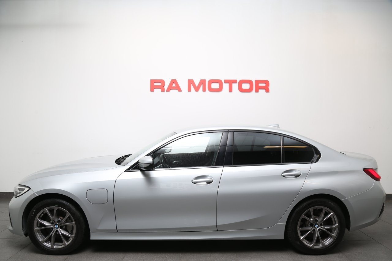 BMW 330 e 292hk Sport line Aut Sedan H/K 2020, bild 3/10