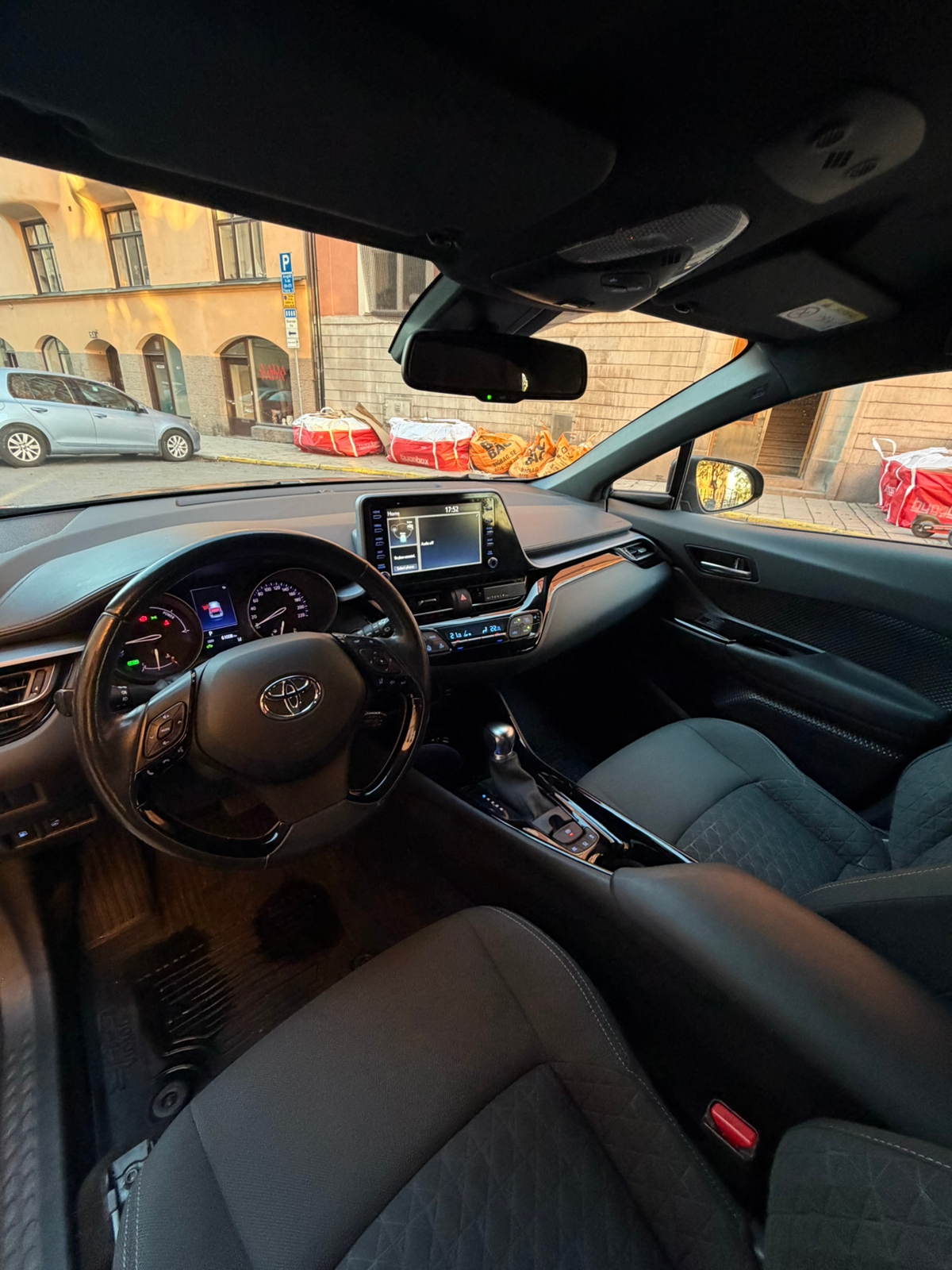 Toyota C-HR Hybrid CVT 2020, bild 4/10