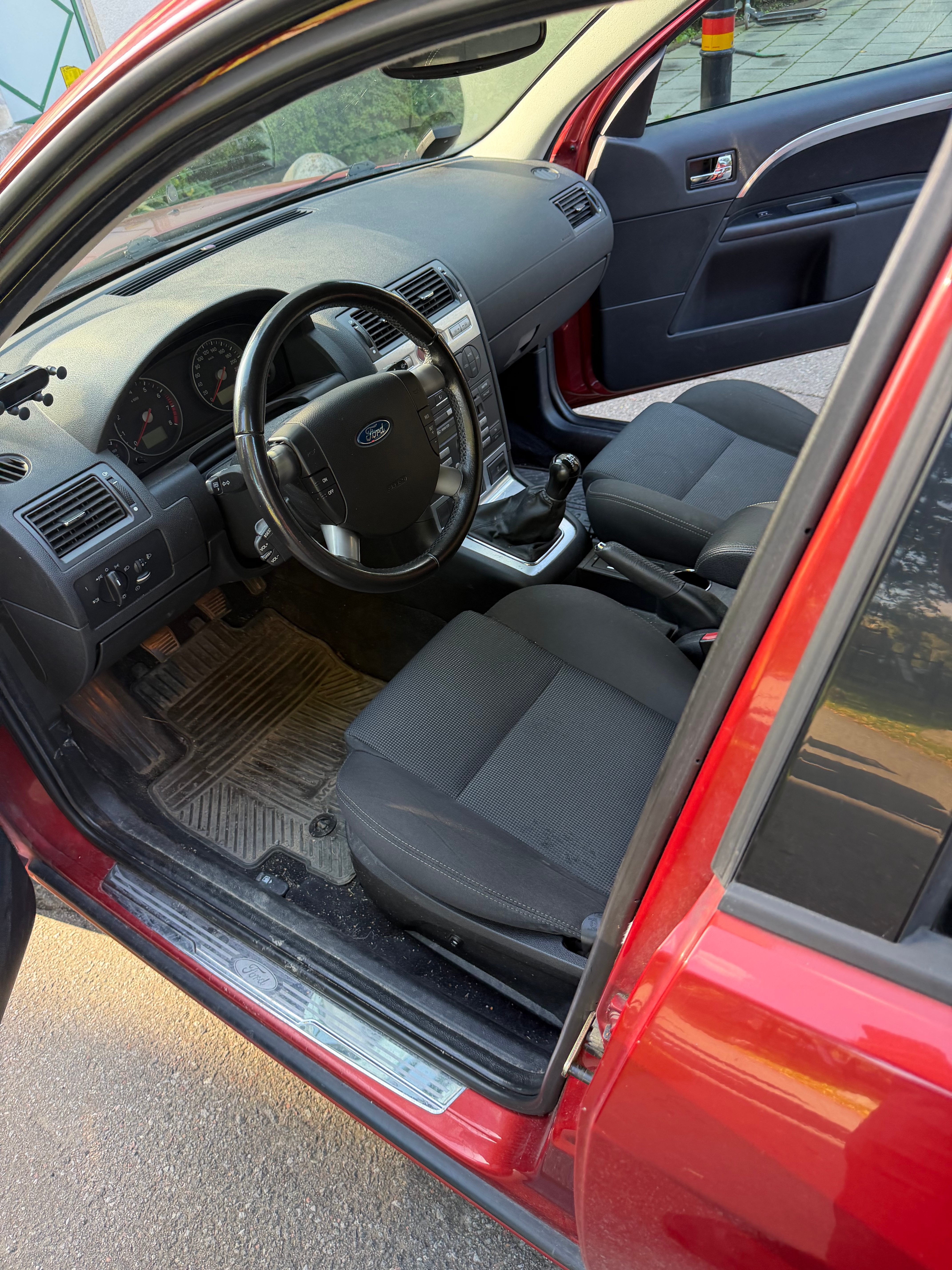 Ford Mondeo Kombi 2.0 Manuell 2007, bild 3/6