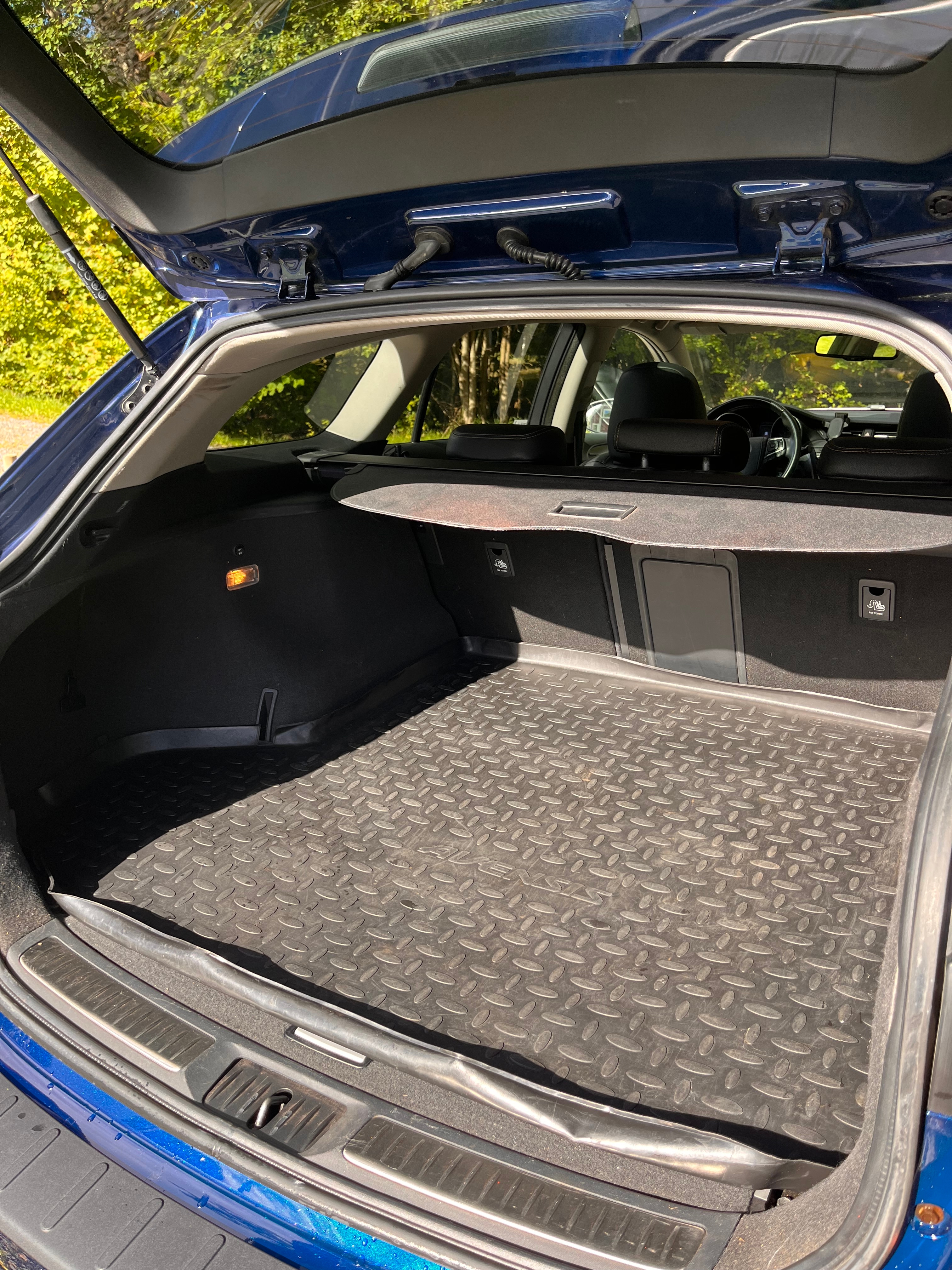 Toyota Avensis Kombi 2.0 D-4D Manuell 2016, bild 7/7