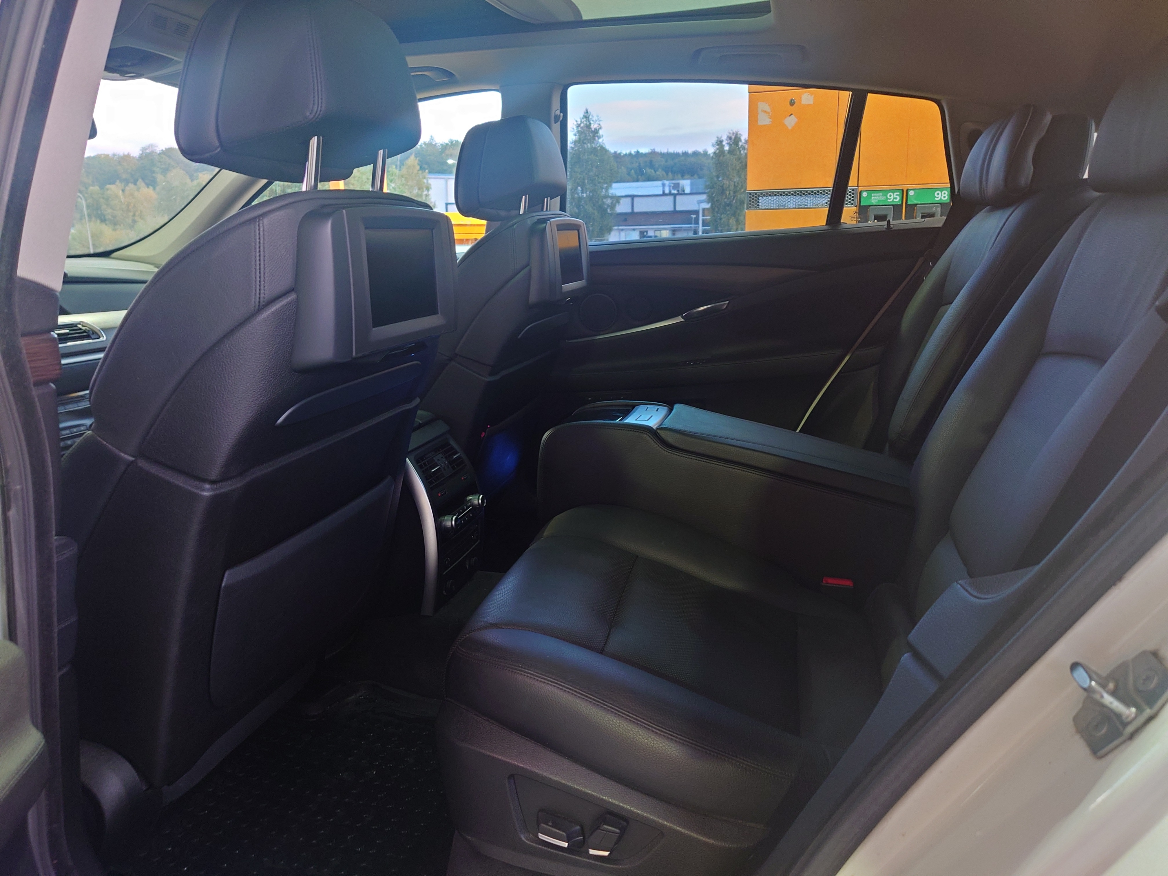 BMW 550 i Gran Turismo Steptronic 2010, kuva 5/10
