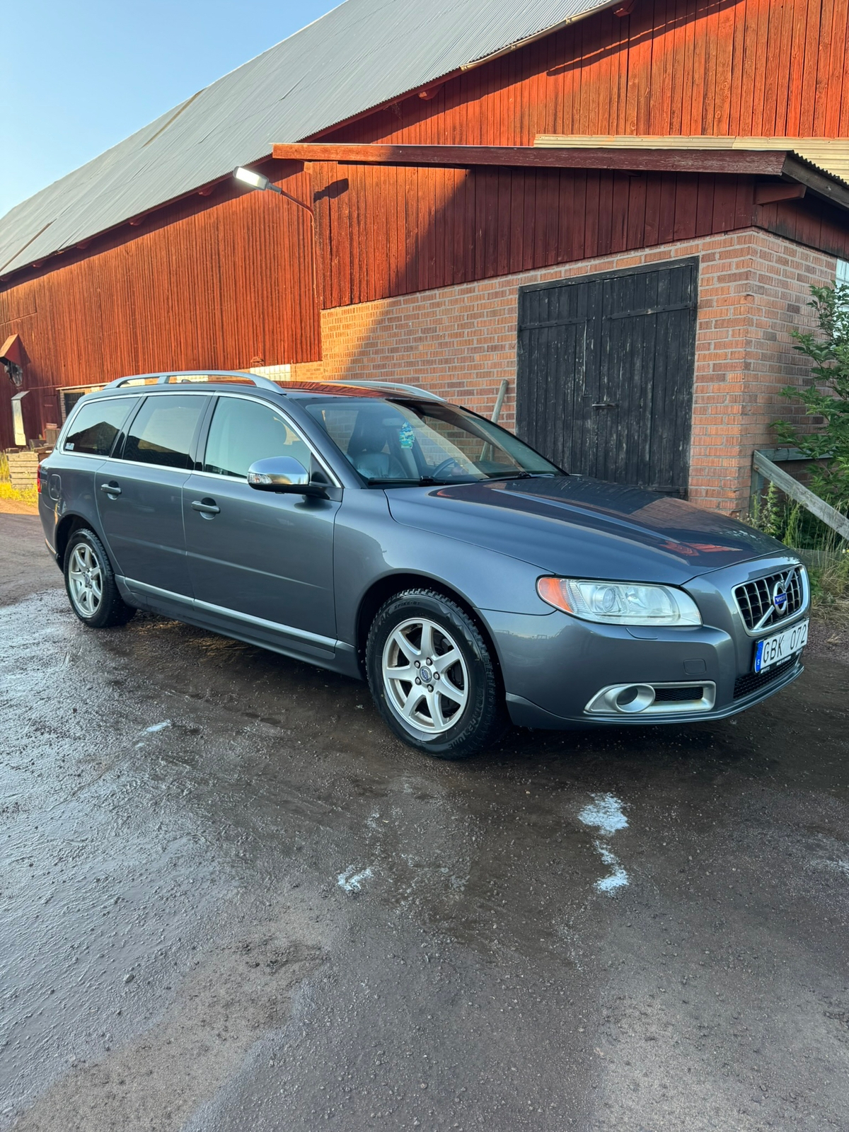 Volvo V70 2.5T Geartronic 2010, photo 2/4
