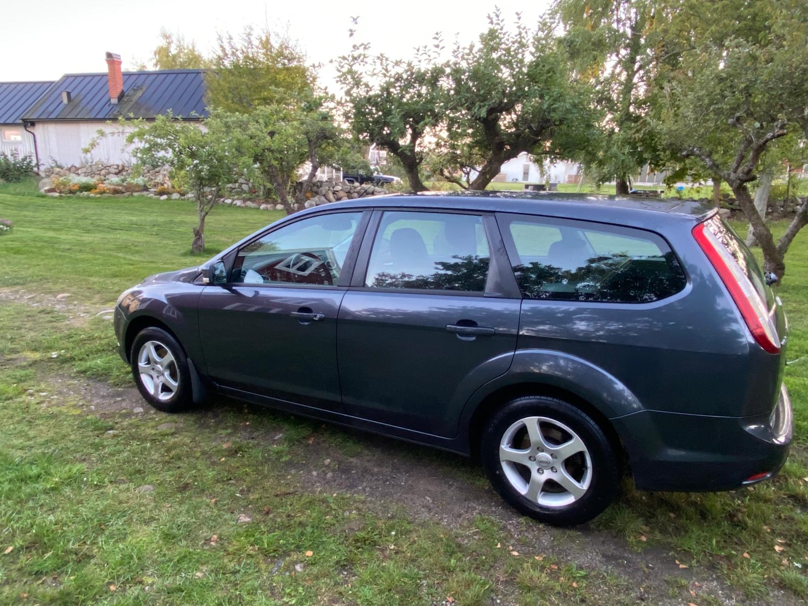 Ford Focus Kombi 1.8 Flexifuel Manuell 2008, bild 2/10