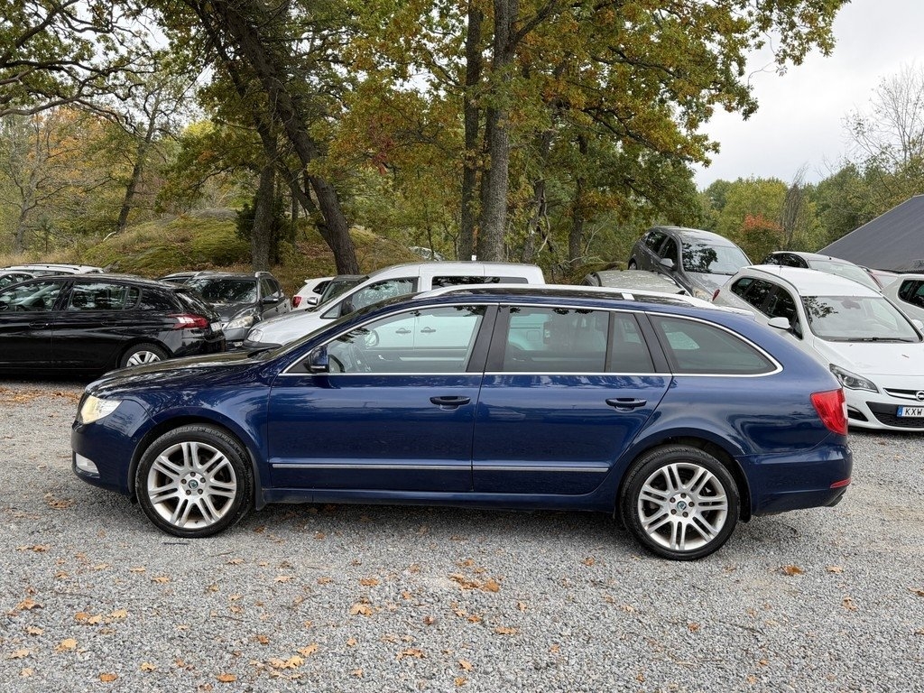 Skoda Superb 2011, photo 5/10