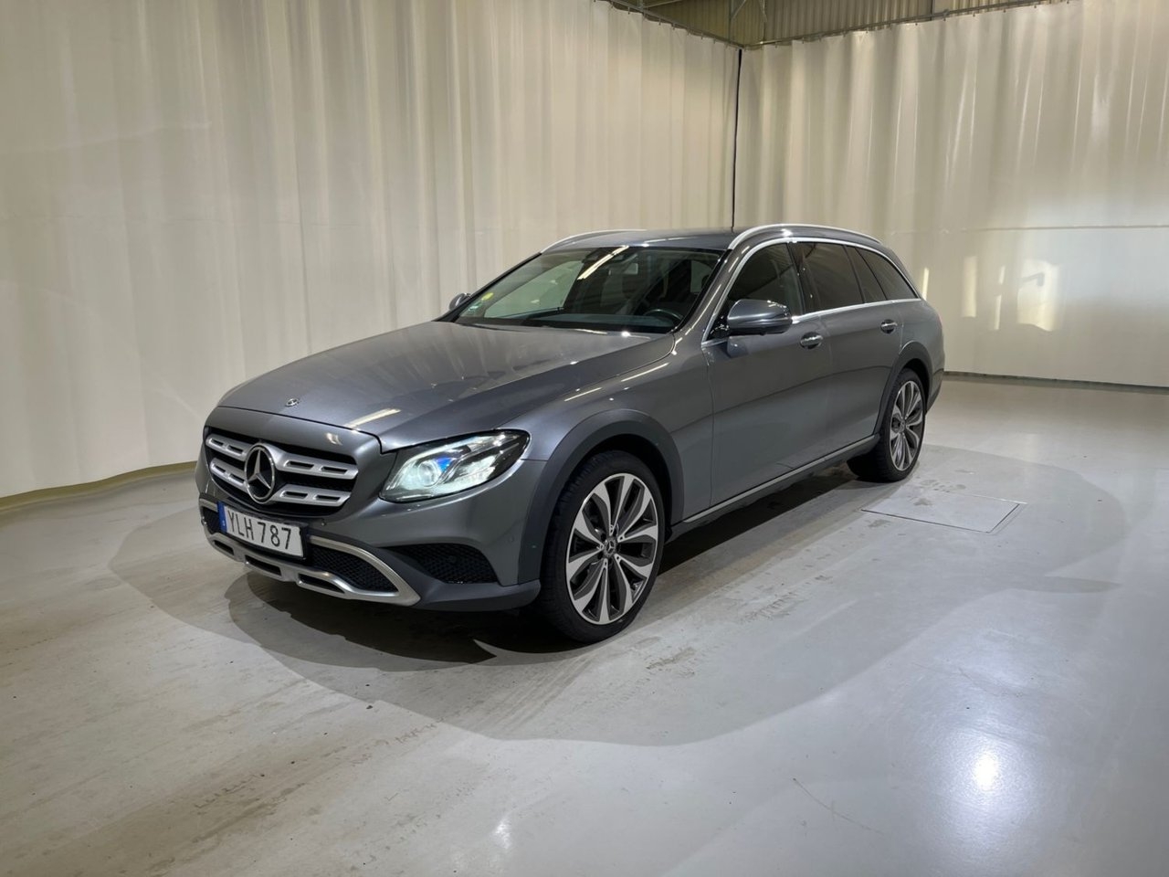 Mercedes-Benz E 2017, photo 2/15