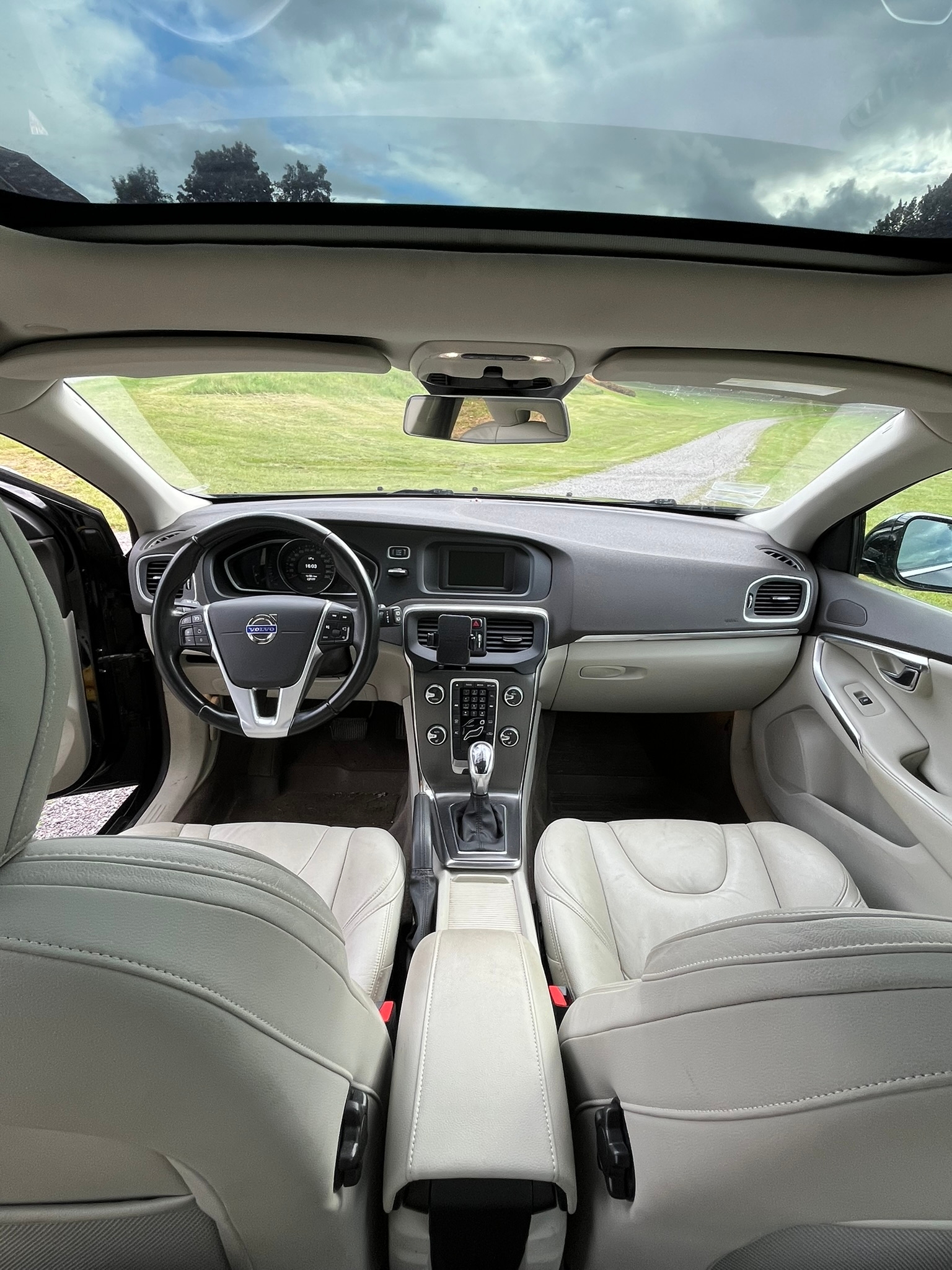 Volvo V40 D4 Summum - Geartronic 2013, photo 4/10
