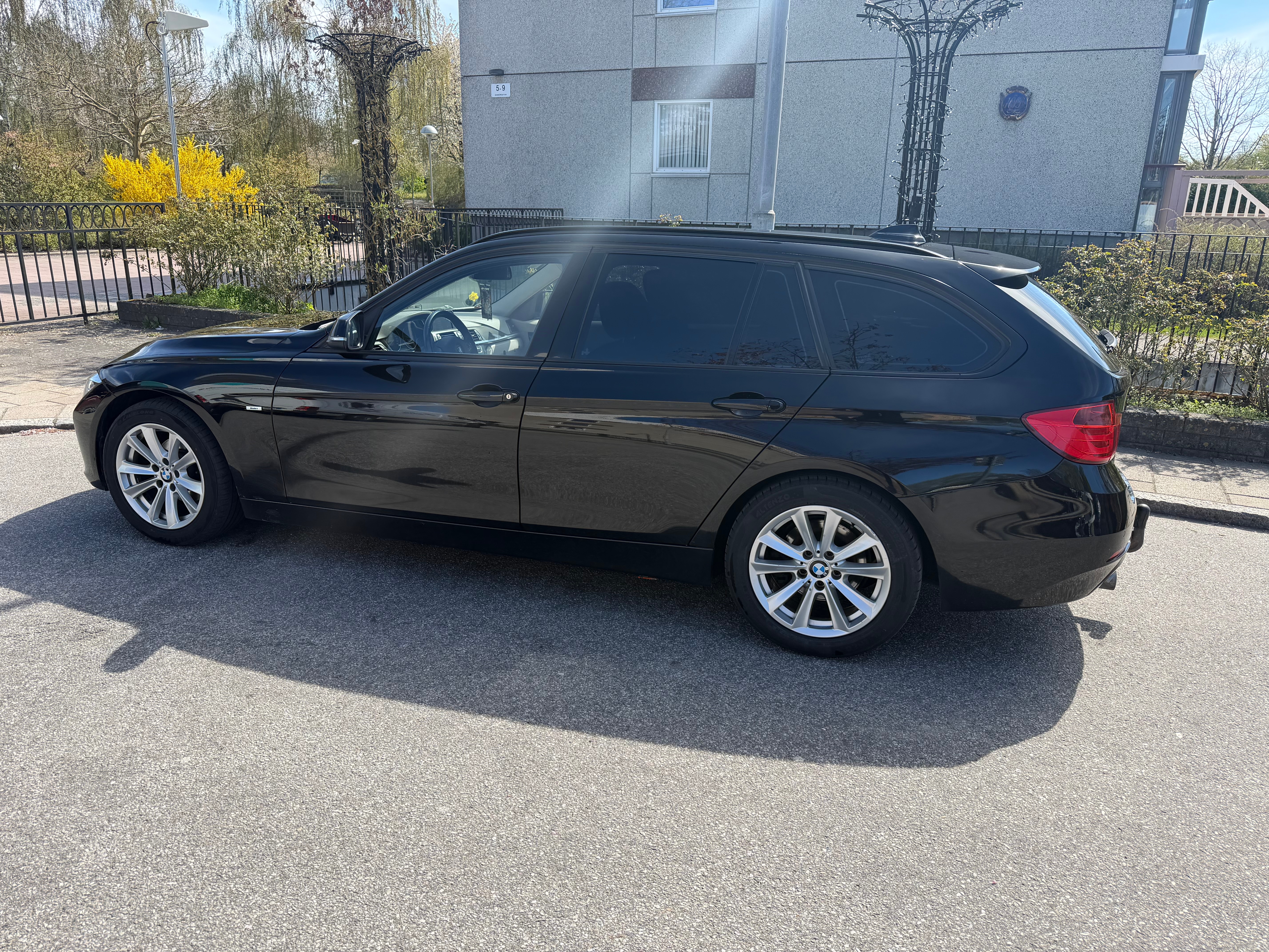 BMW 318 d Touring Steptronic 2014, photo 4/5