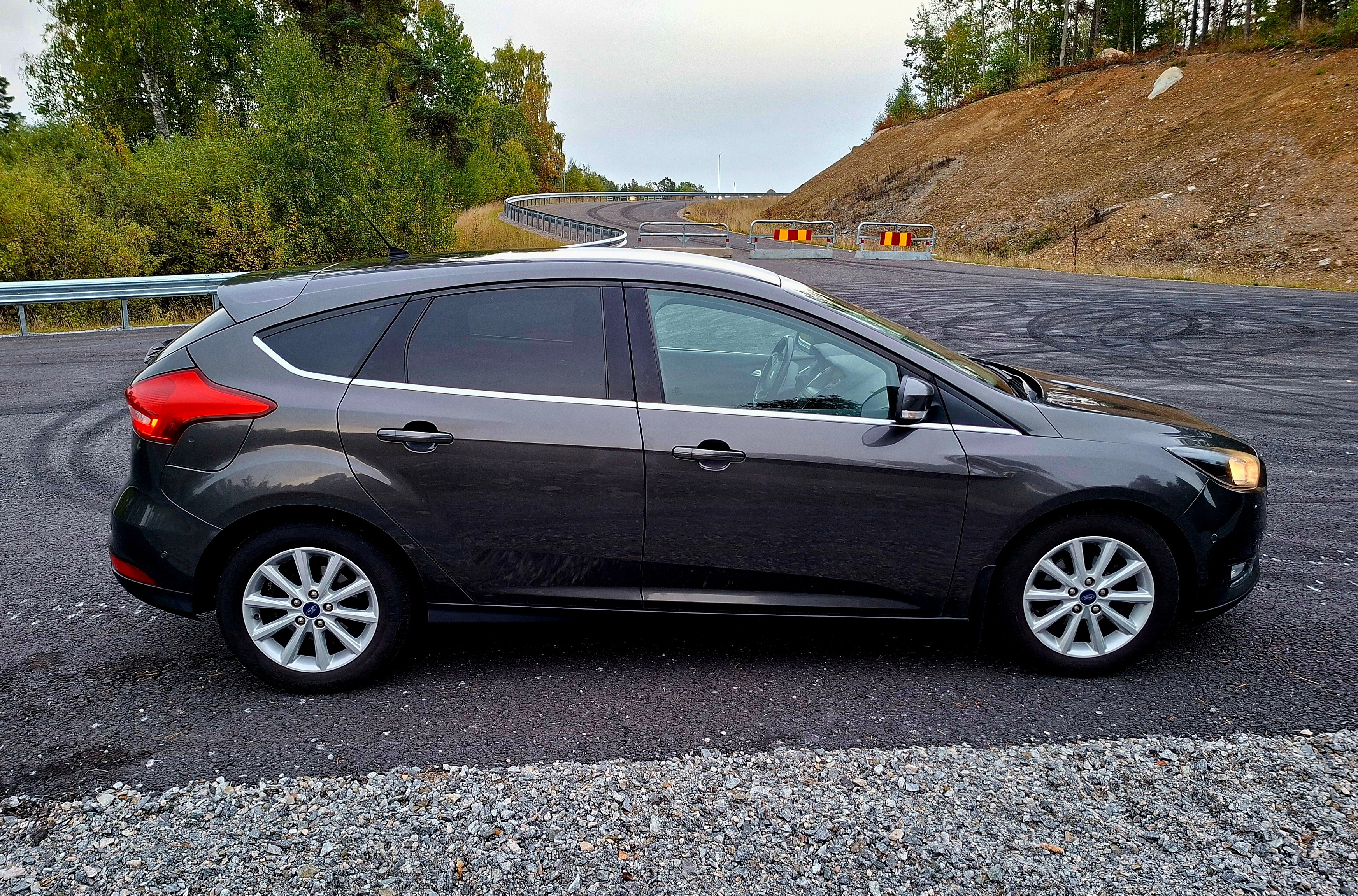 Ford Focus 1.0 EcoBoost Manuell 2015, bild 4/10