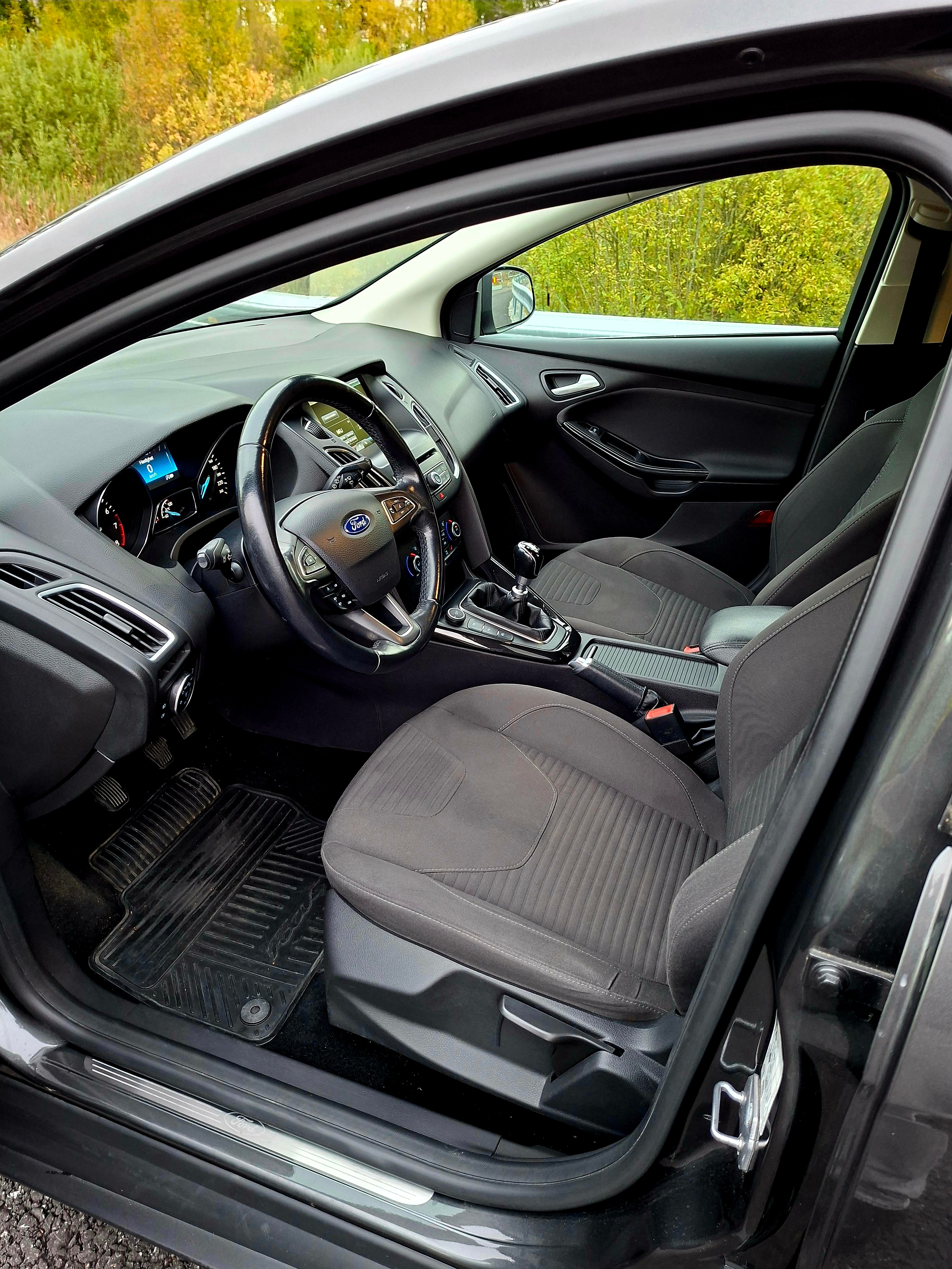 Ford Focus 1.0 EcoBoost Manuell 2015, bild 6/10