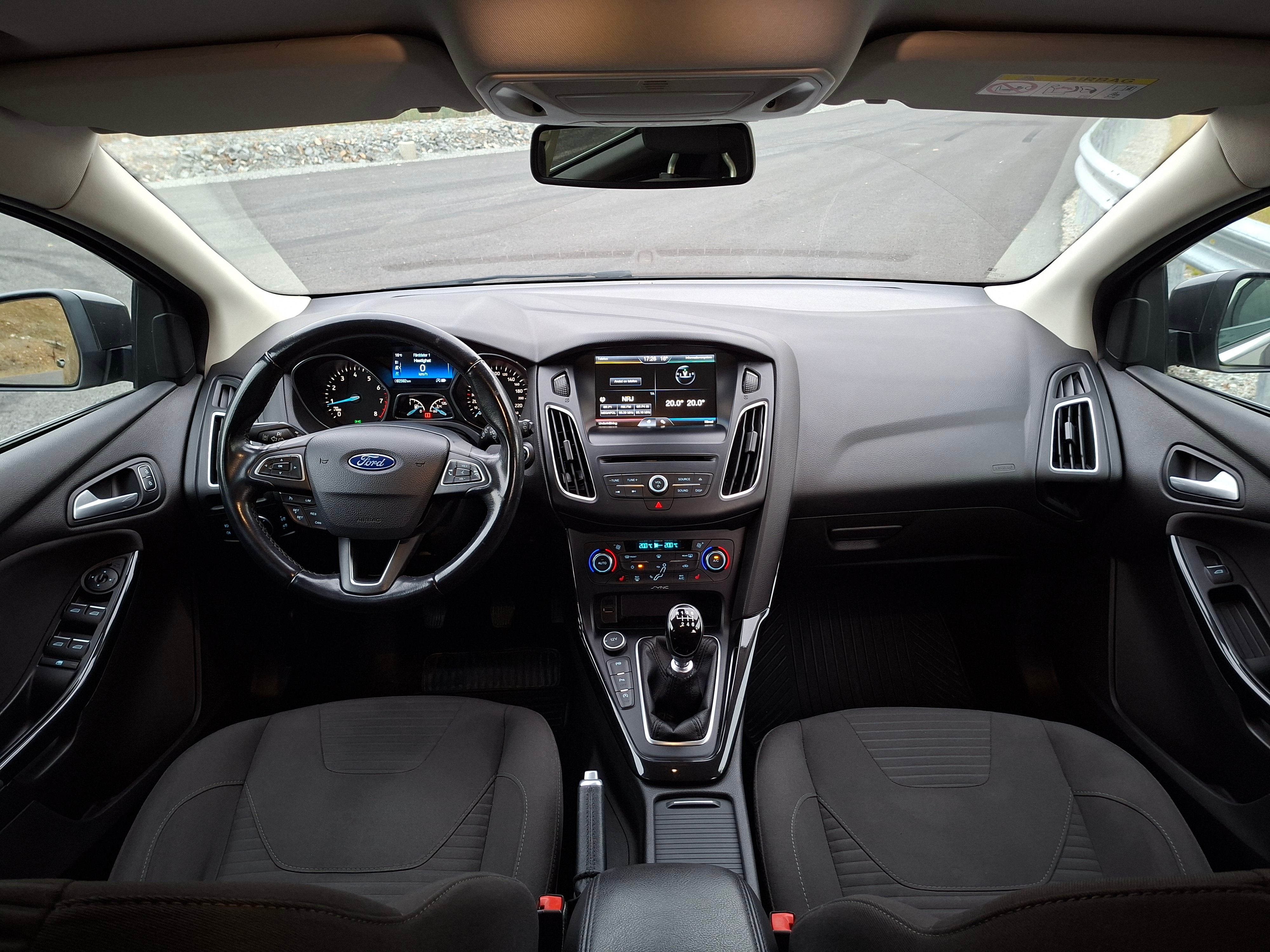 Ford Focus 1.0 EcoBoost Manuell 2015, bild 5/10