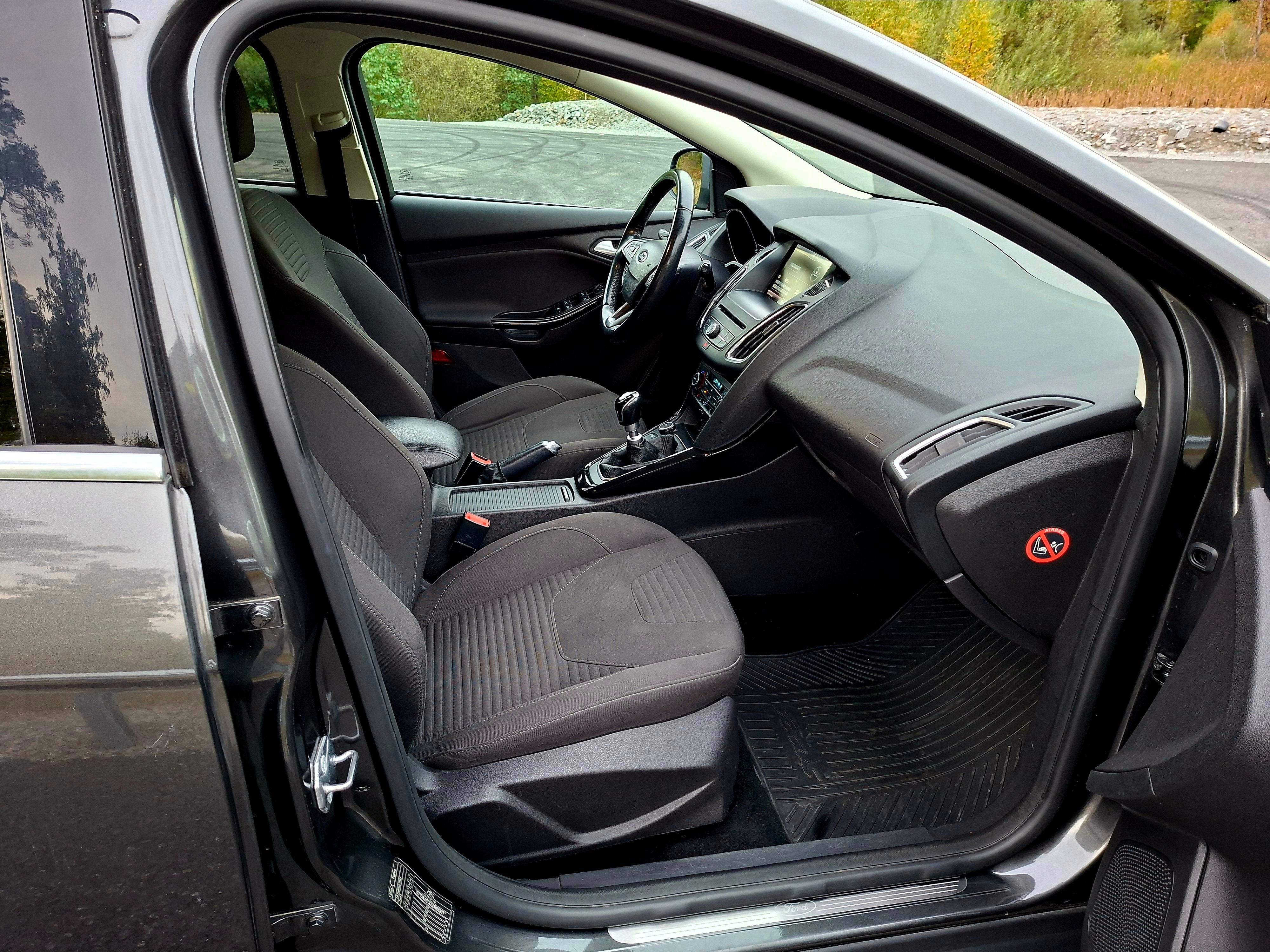 Ford Focus 1.0 EcoBoost Manuell 2015, bild 7/10