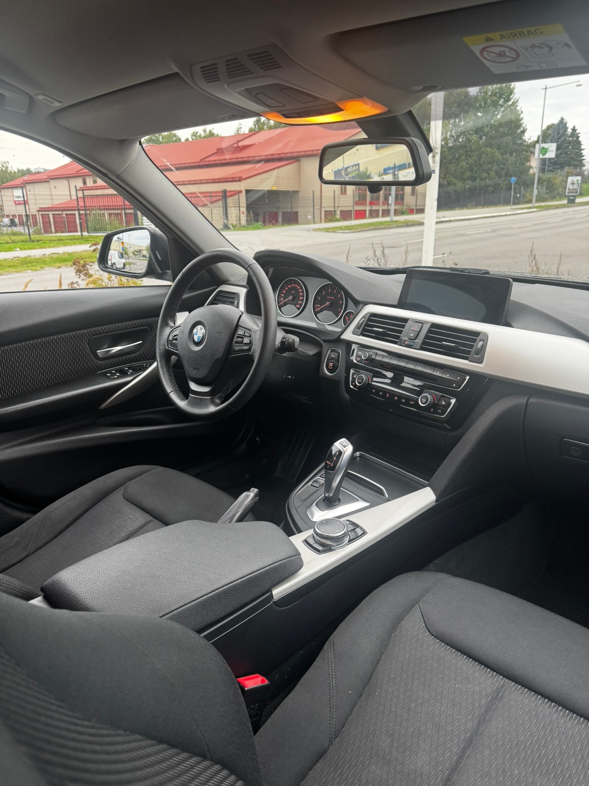 BMW 320 i Sedan Steptronic 2016, bild 4/8