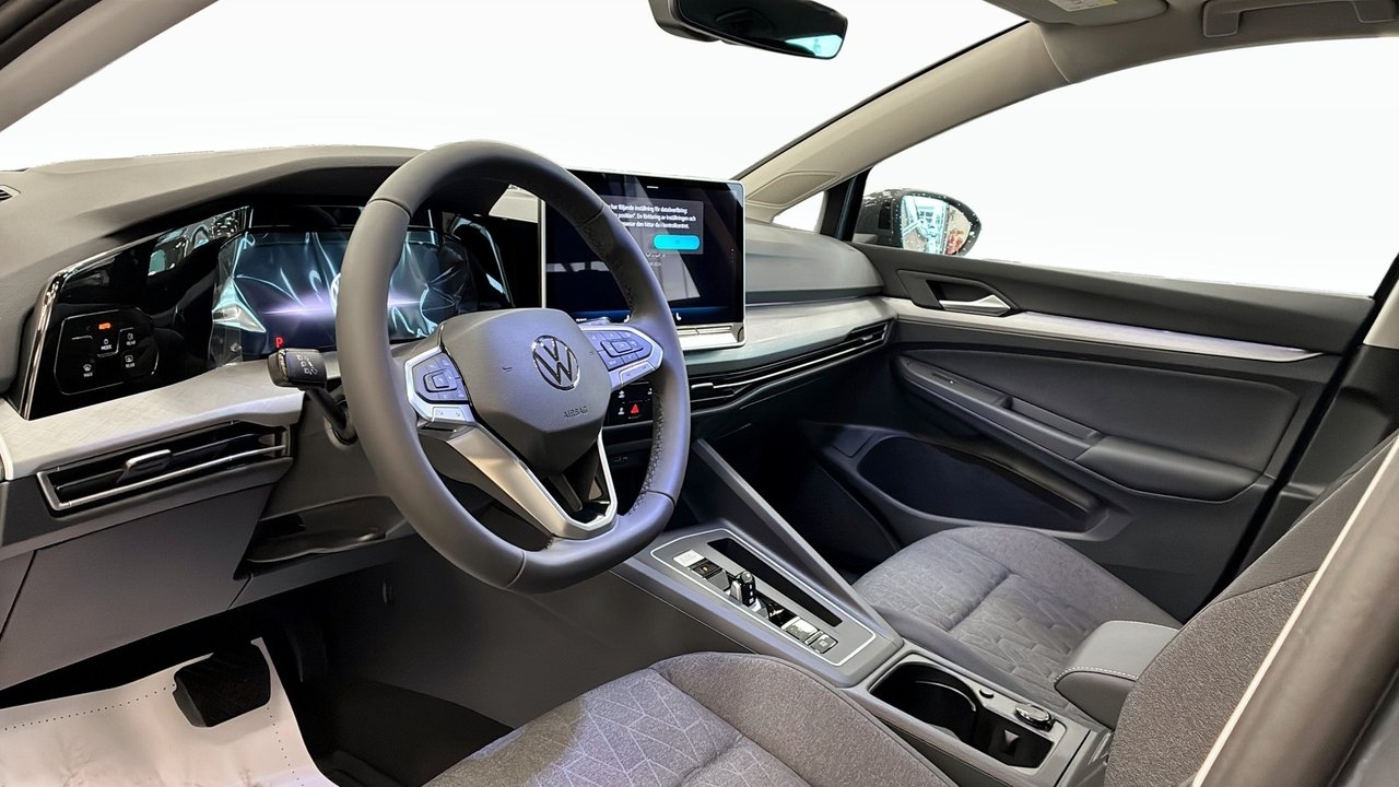 Volkswagen Golf E-TSI 2026, bild 7/10