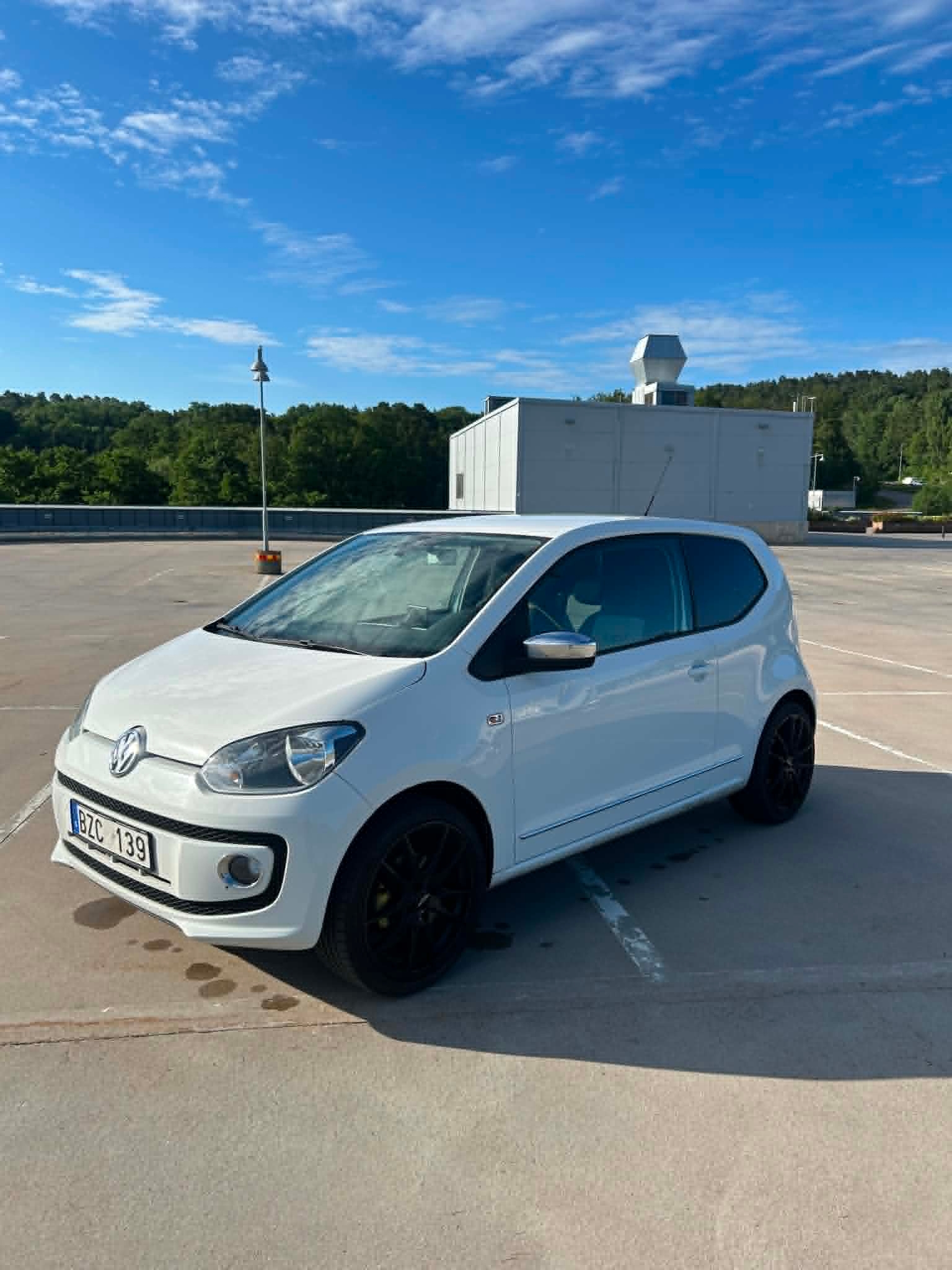 Volkswagen UP! 3-dörrar 1.0 MPI Manuell 2012, bild 2/10