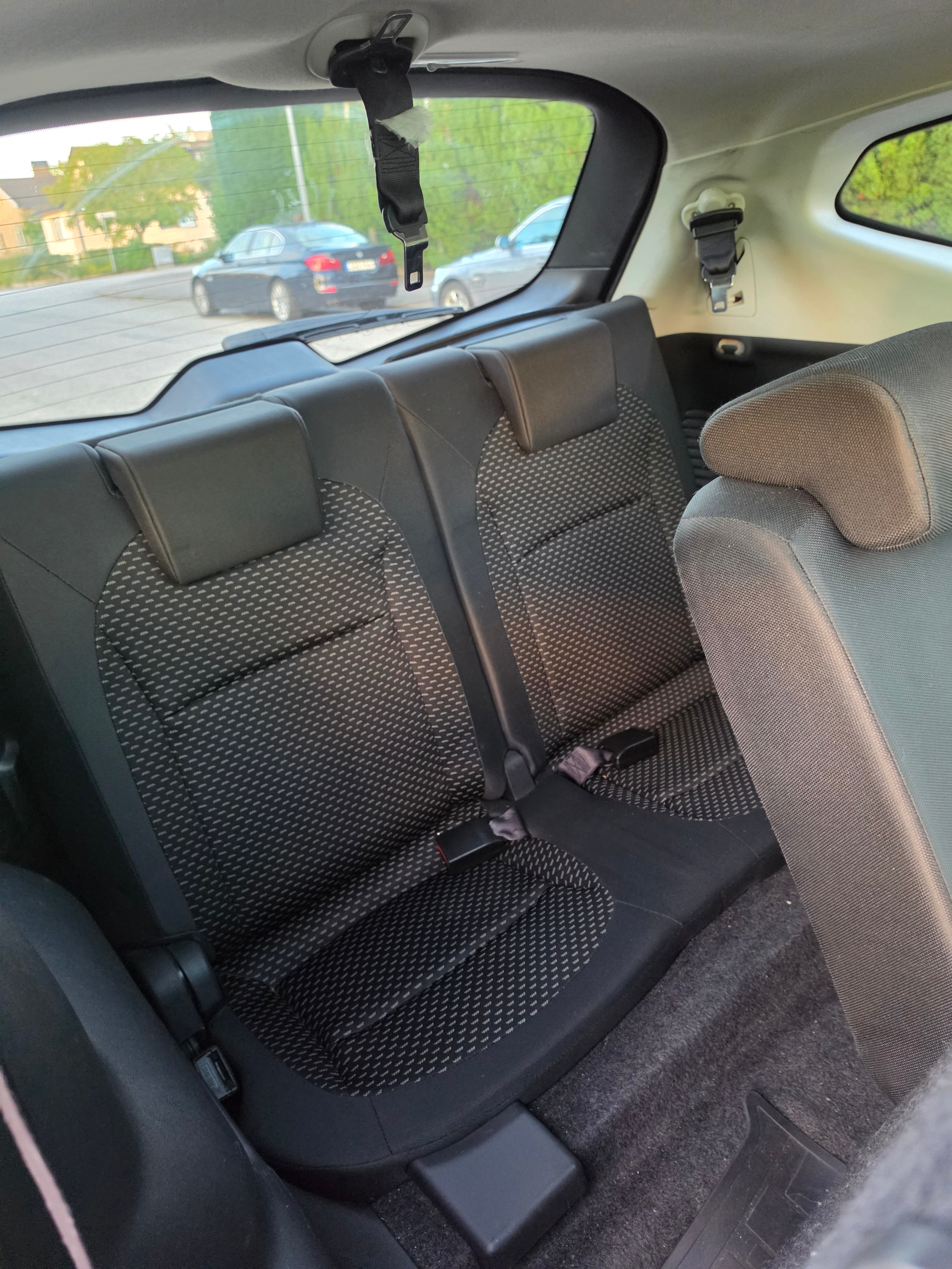 Nissan Qashqai+2 2.0 4x4 CVT 2009, photo 7/10
