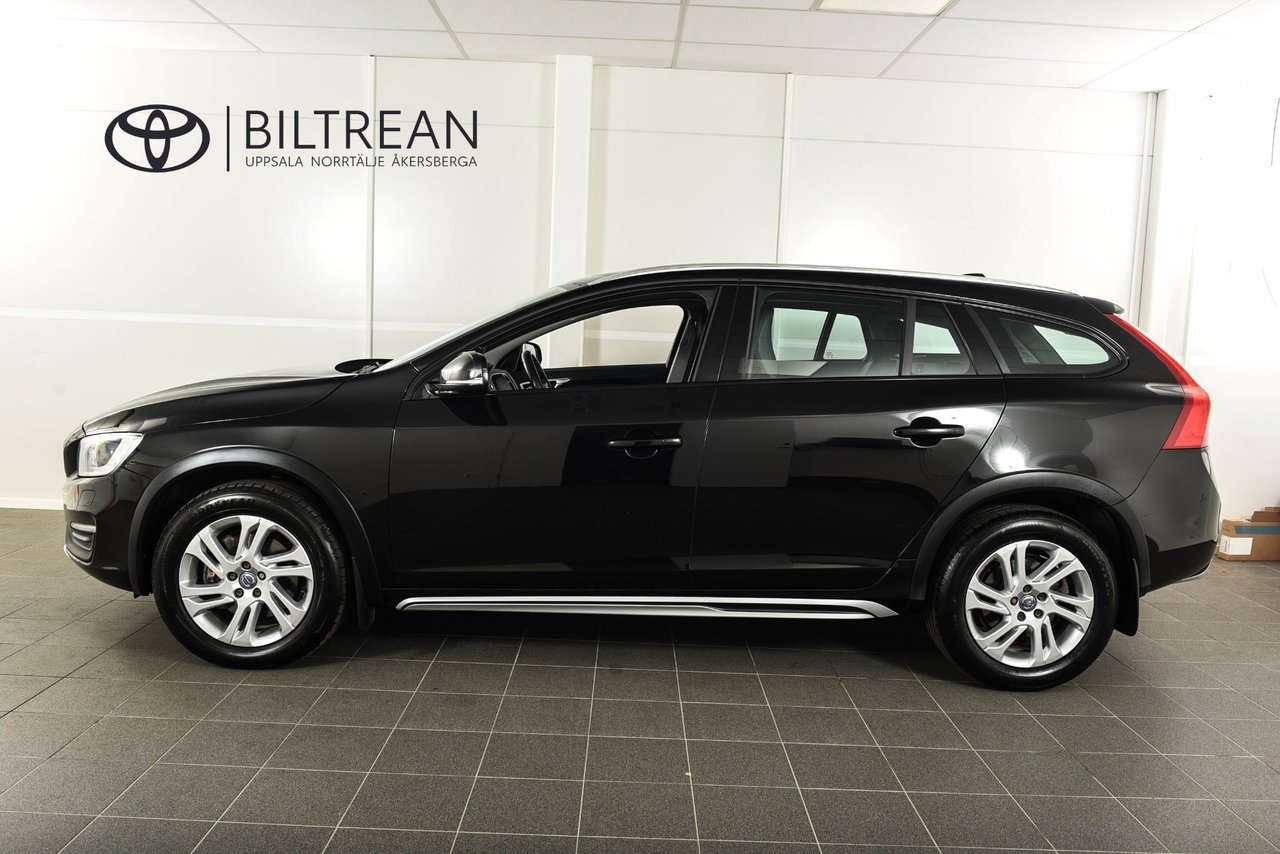 Volvo V60 Cross Country 2018, kuva 2/10