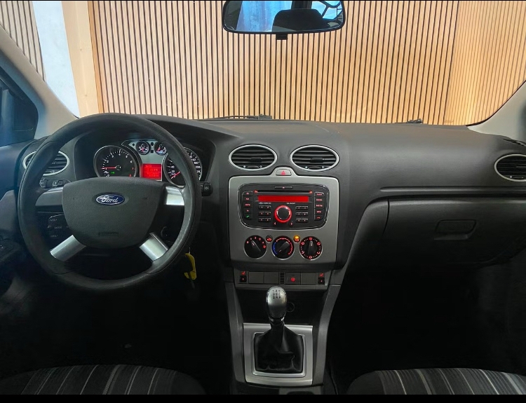 Ford Focus Kombi 1.8 Flexifuel Manuell 2010, bild 7/10