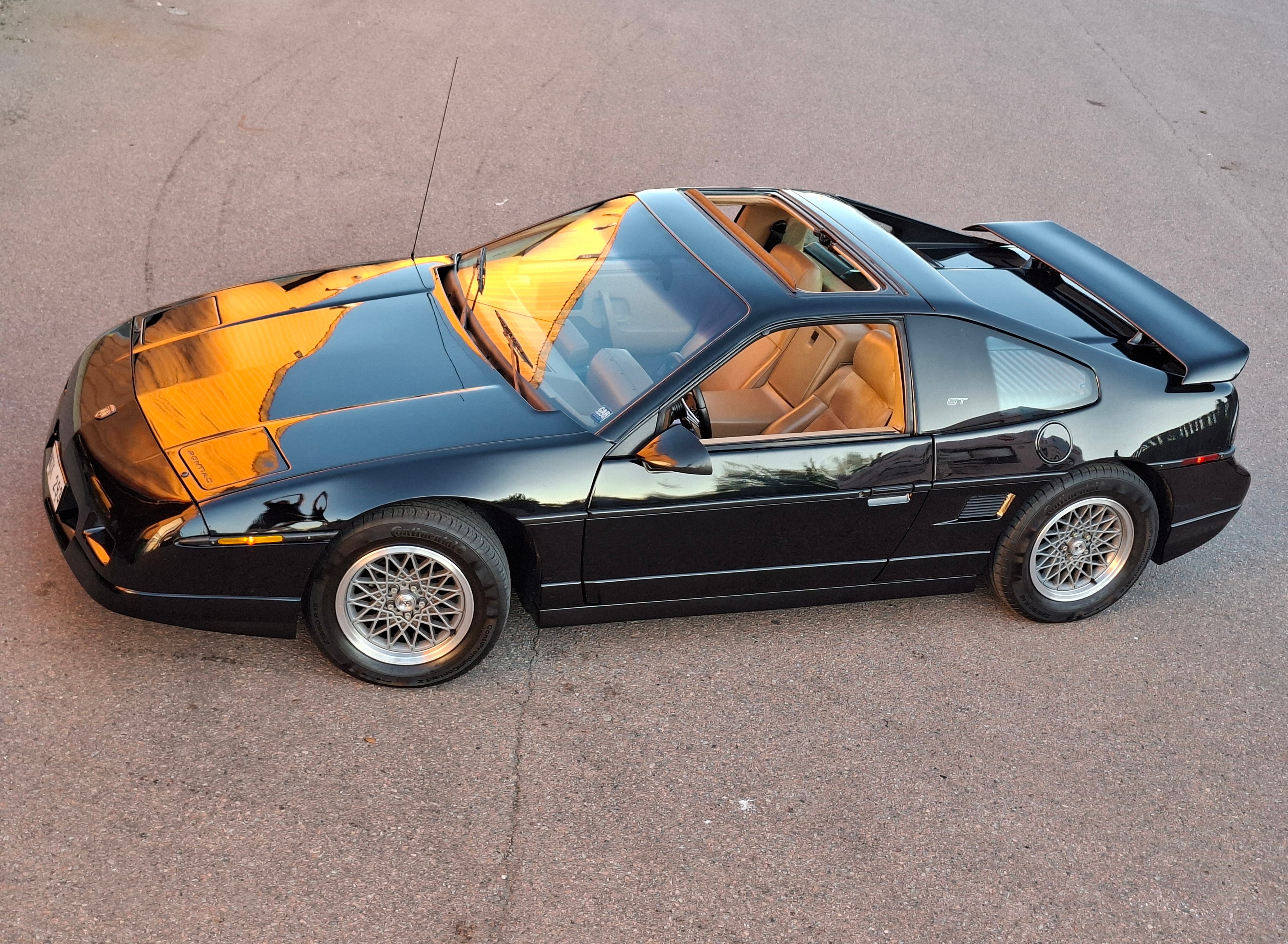 Pontiac Fiero 2.8 V6 Manuell 1986, bild 2/9