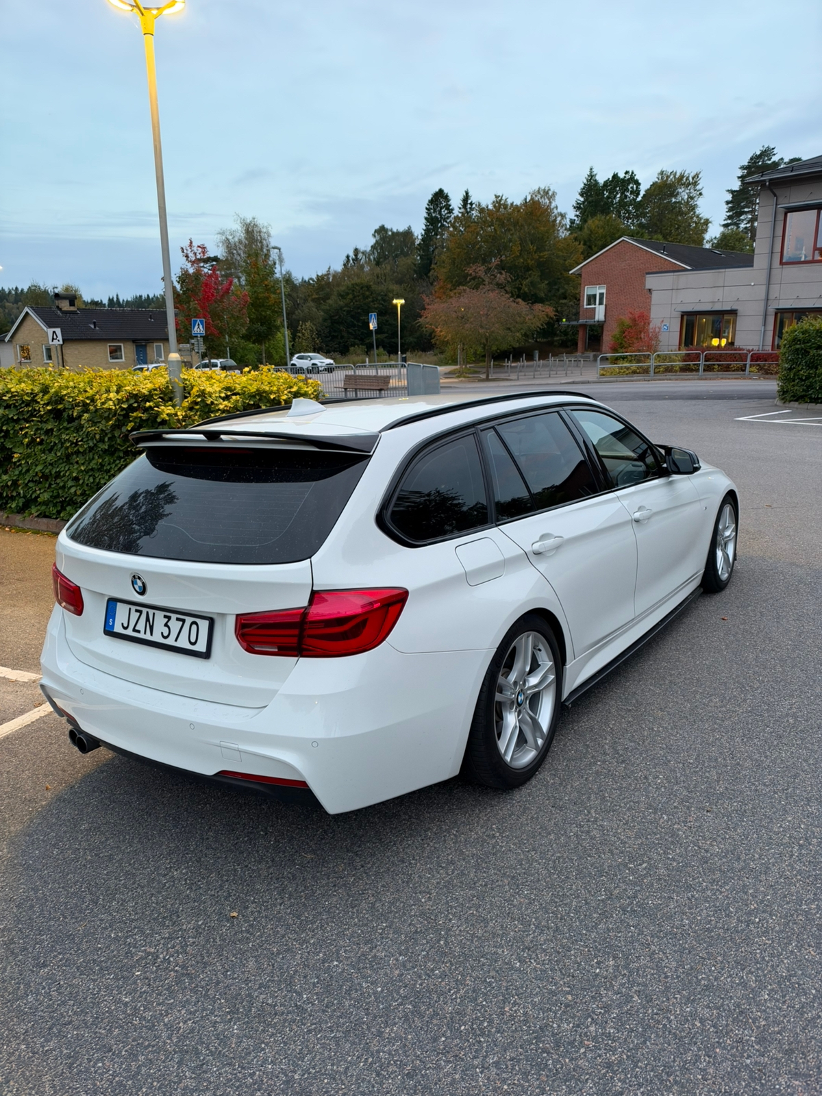 BMW 330 i xDrive Touring Steptronic 2018, bild 3/8
