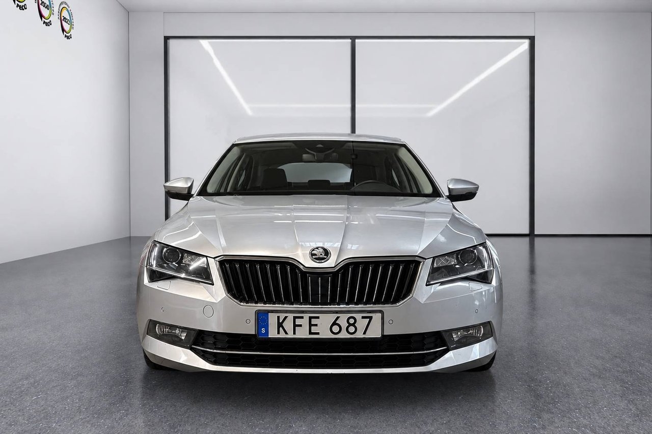Skoda Superb 2.0 TDI 4x4 SCR L&K 2016, bild 5/10