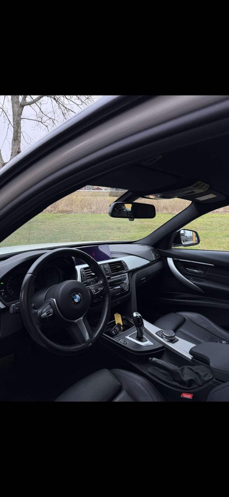 BMW 320 i xDrive Touring Steptronic 2019, photo 2/4