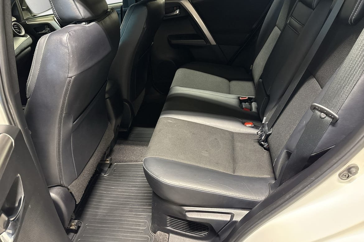 Toyota RAV4 2017, bild 7/10