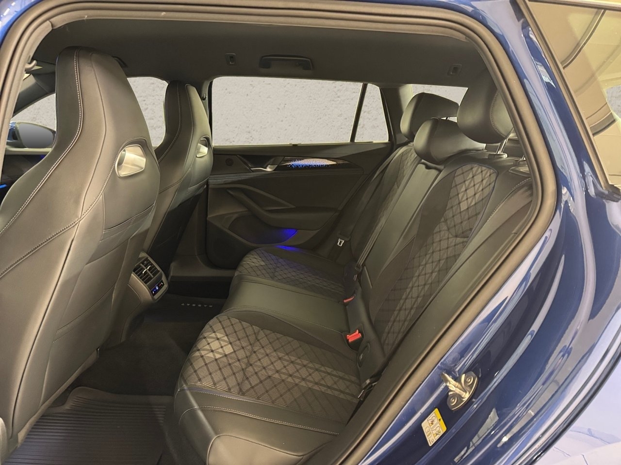 Volkswagen Passat 2024, bild 6/7
