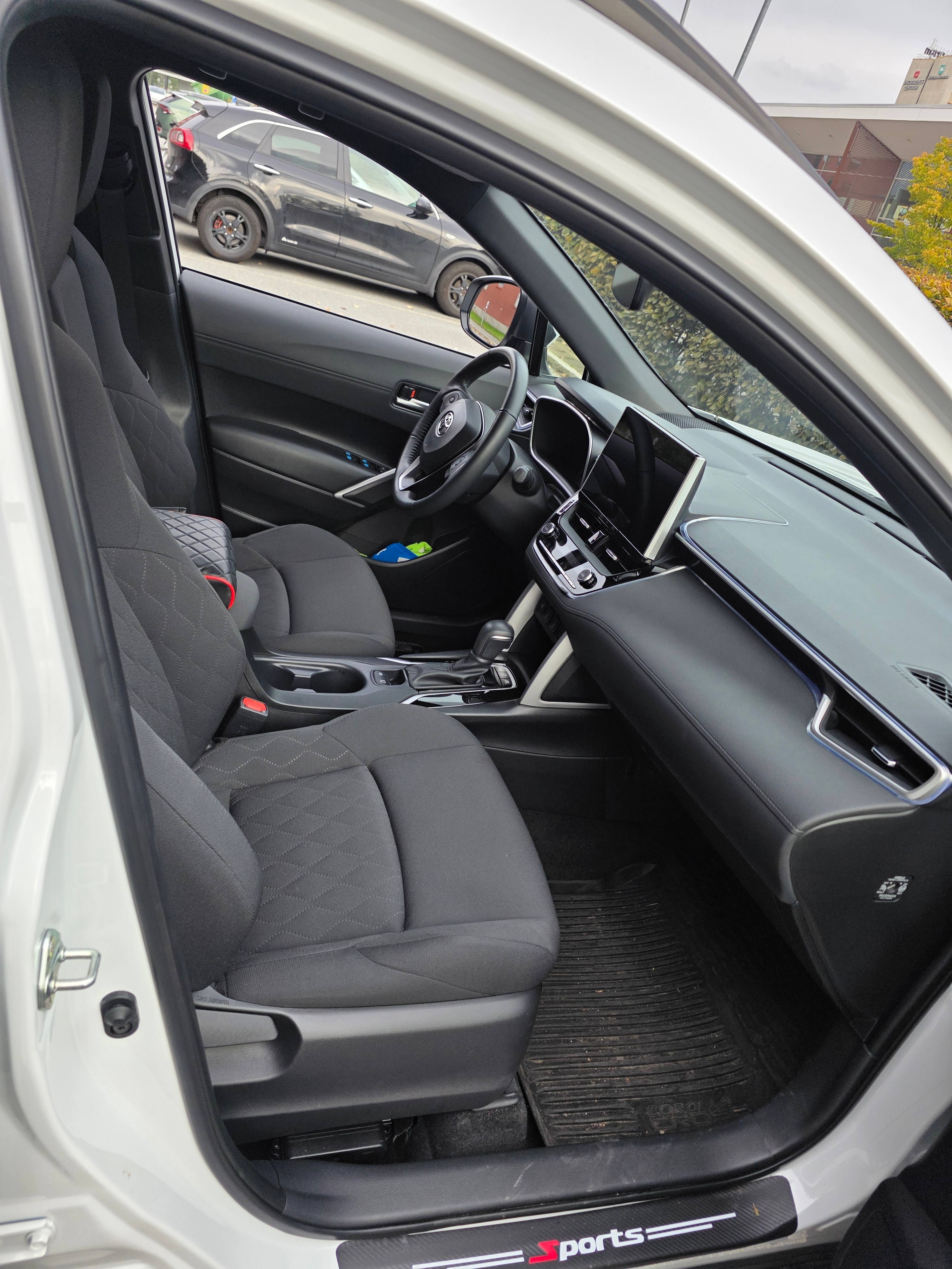 Toyota Corolla Cross Hybrid e-CVT 2025, bild 7/10