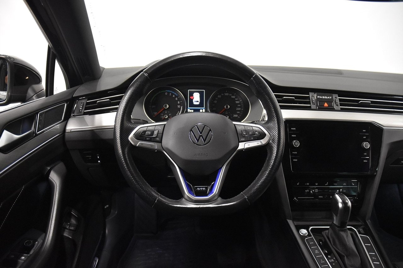 Volkswagen Passat 2021, bild 2/10