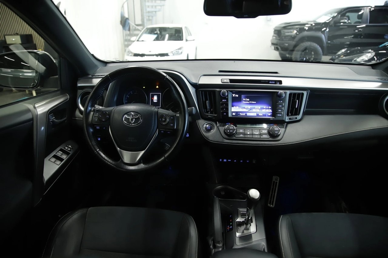 Toyota RAV4 2017, bild 7/16