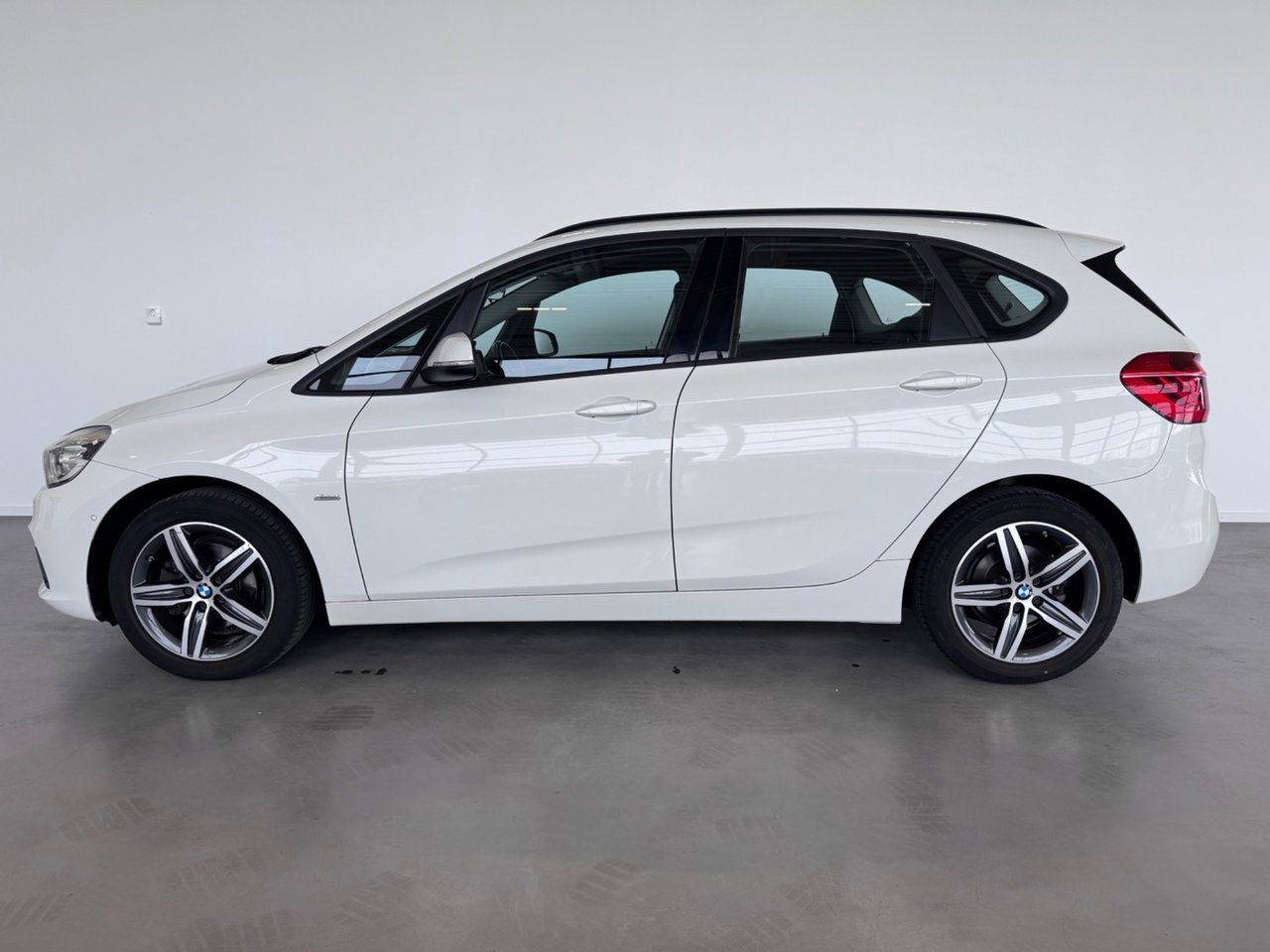 BMW 218 d Active Tourer 2016, bild 2/10
