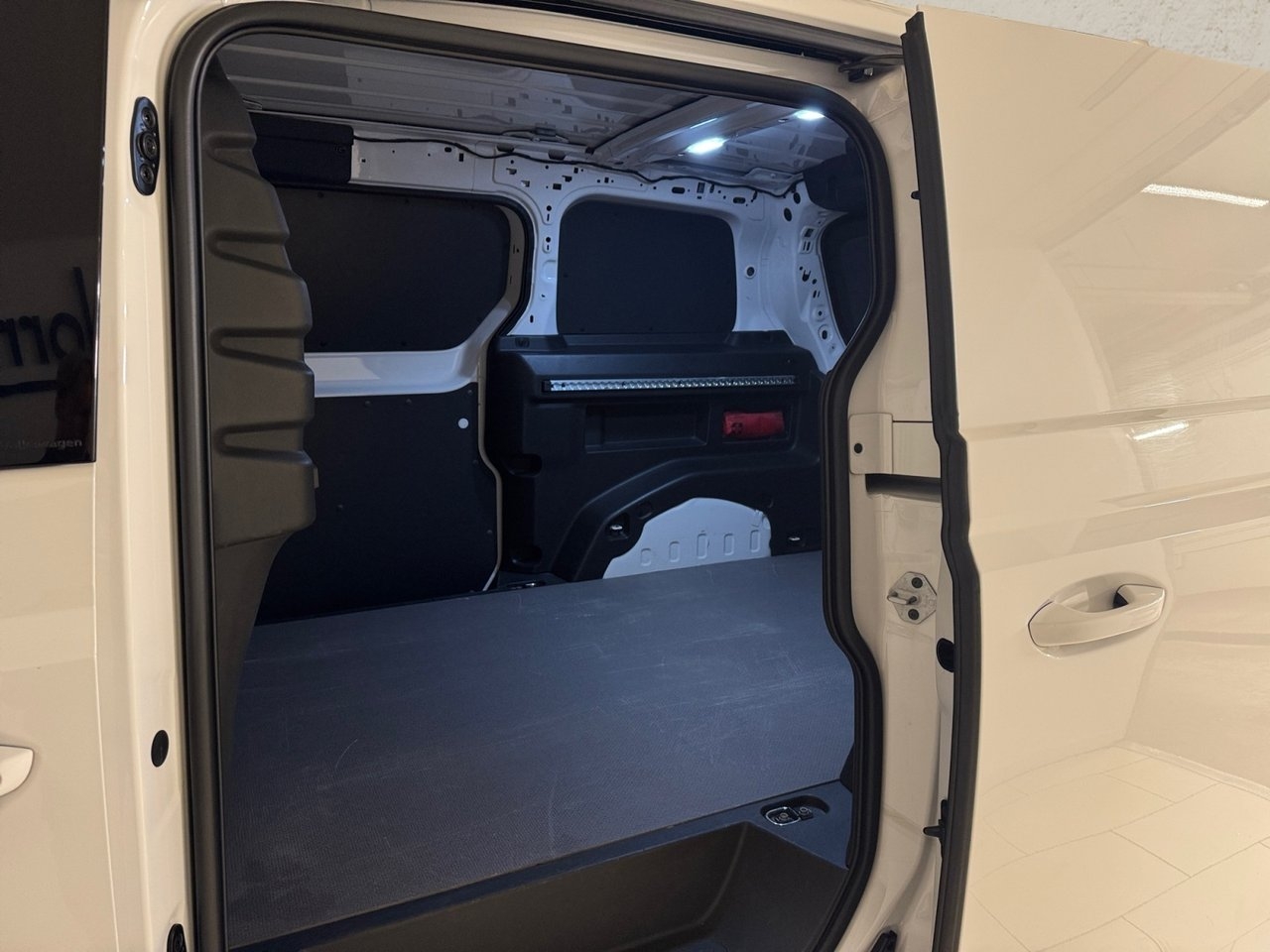 Volkswagen ID. Buzz 2023, bild 4/5