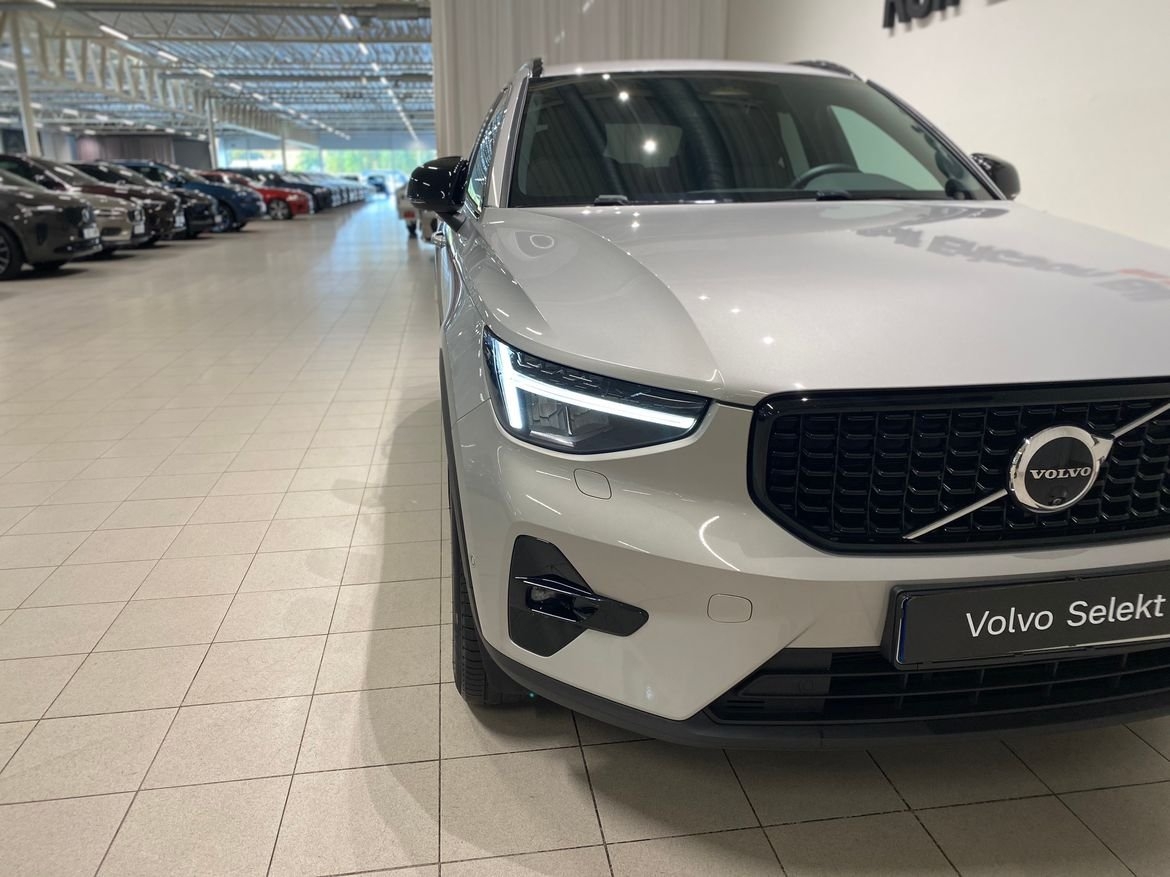 Volvo XC40 B3 FWD Bensin Plus Dark 2025, bild 3/10