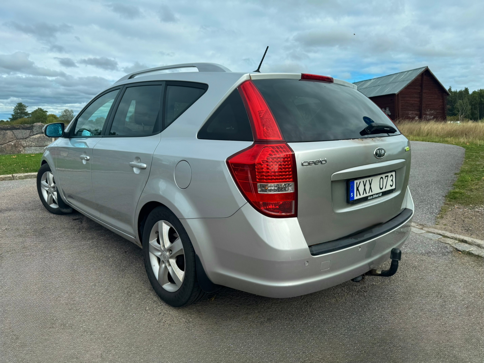 Kia Ceed _sw 1.6 CRDi Manuell 2010, bild 3/4