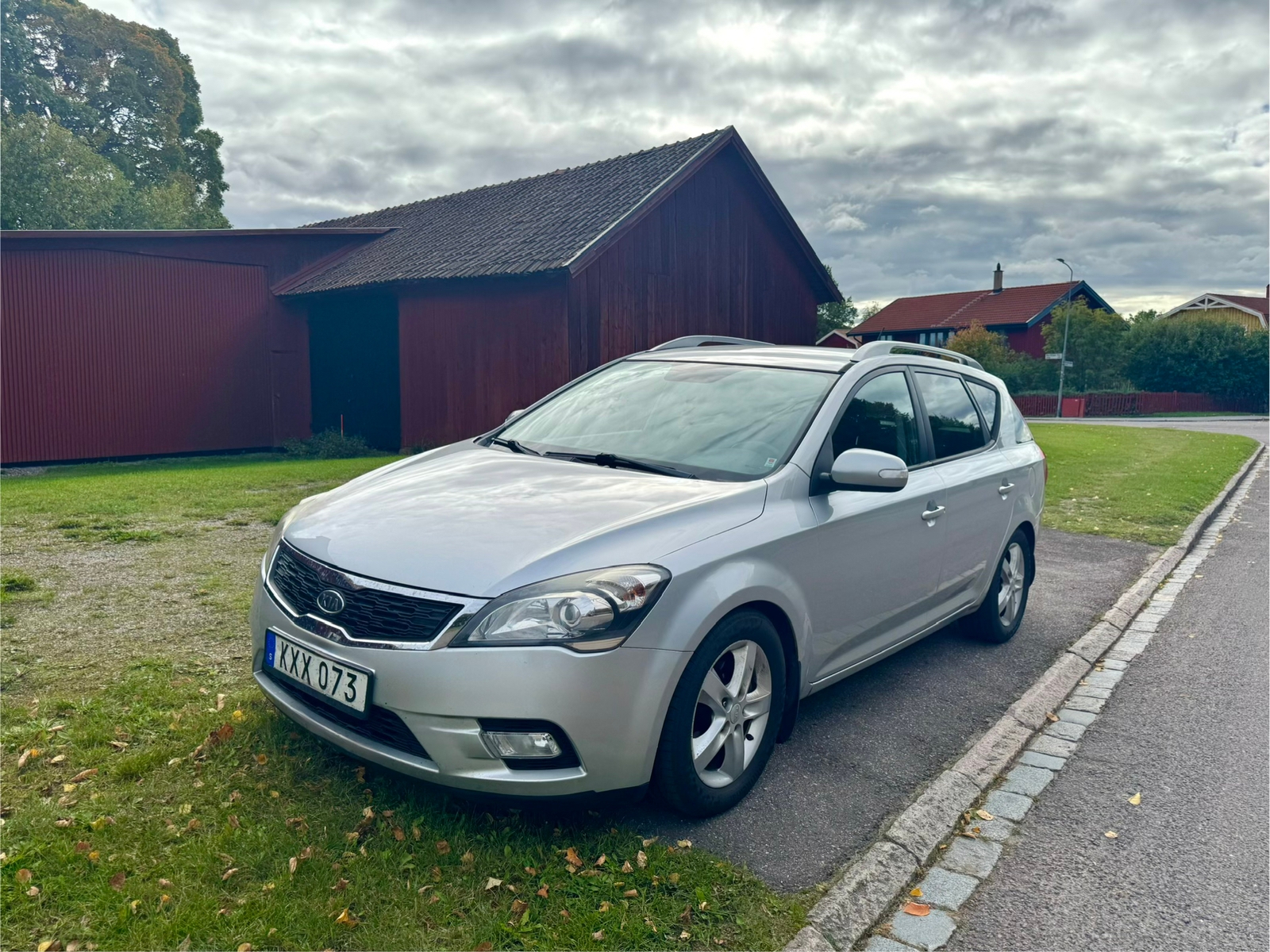 Kia Ceed _sw 1.6 CRDi Manuell 2010, bild 2/4