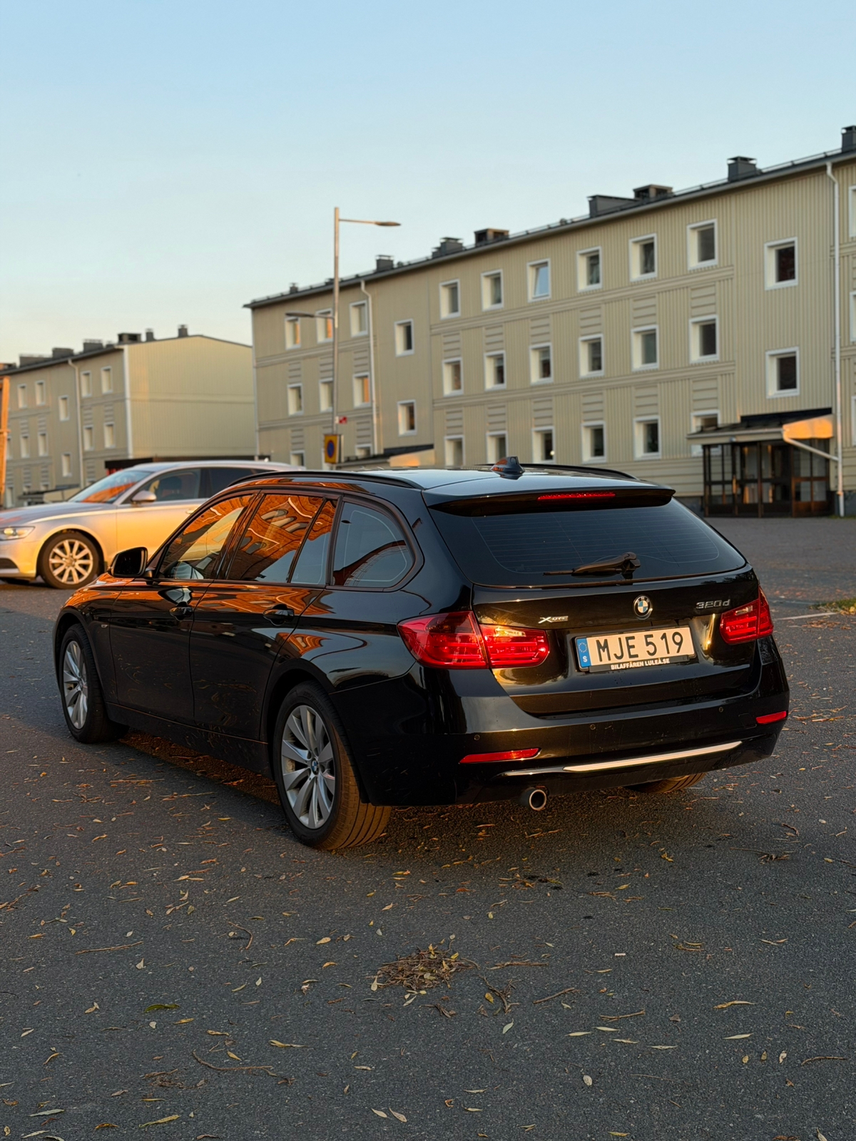 BMW 320 d xDrive Touring Steptronic 2015, kuva 3/6