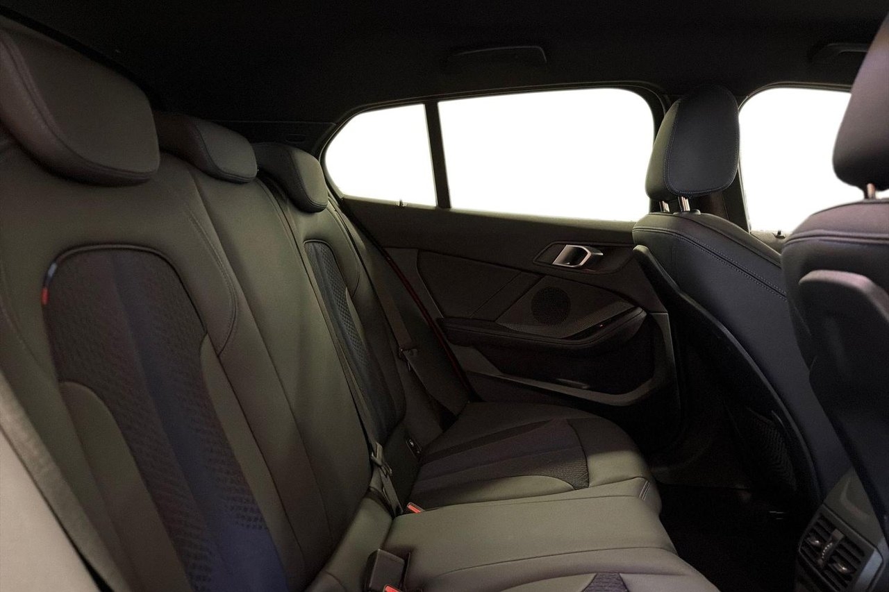BMW 118 i M-Sport 2023, photo 7/10