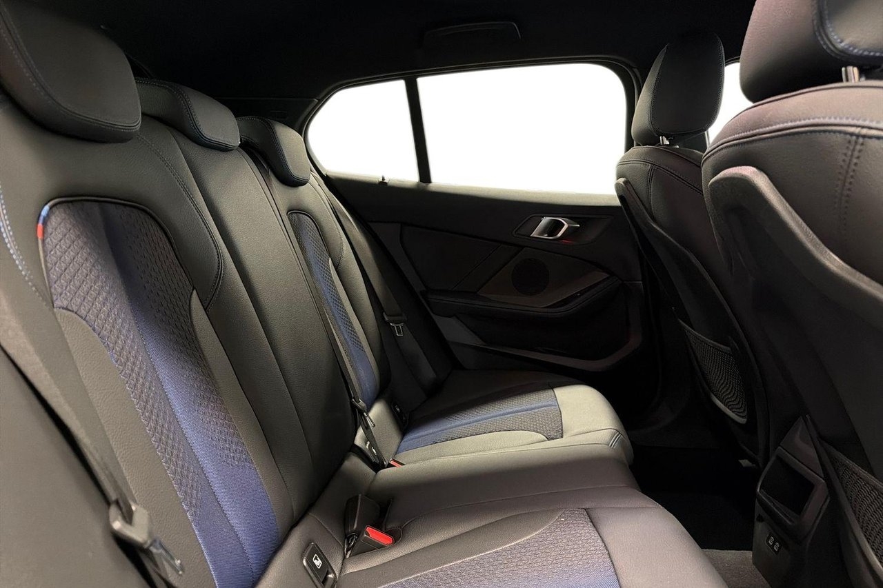 BMW 118 i M-Sport 2024, photo 7/10