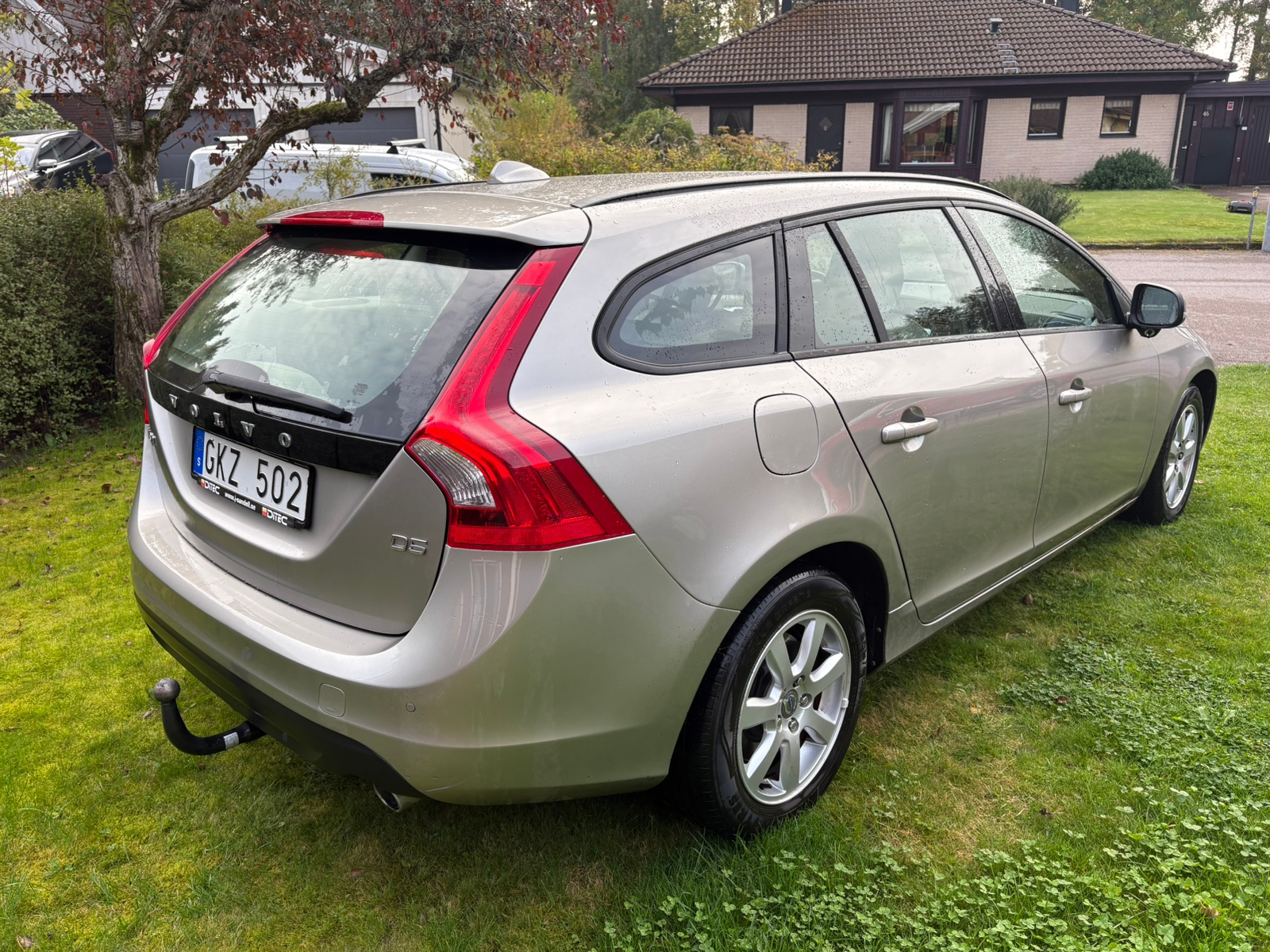 Volvo V60 D5 205HK MYCKET VÄLVÅRDAD 2011, bild 2/8
