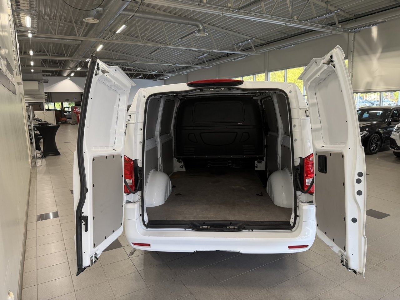 Mercedes-Benz eVito 112 2025, bild 6/7