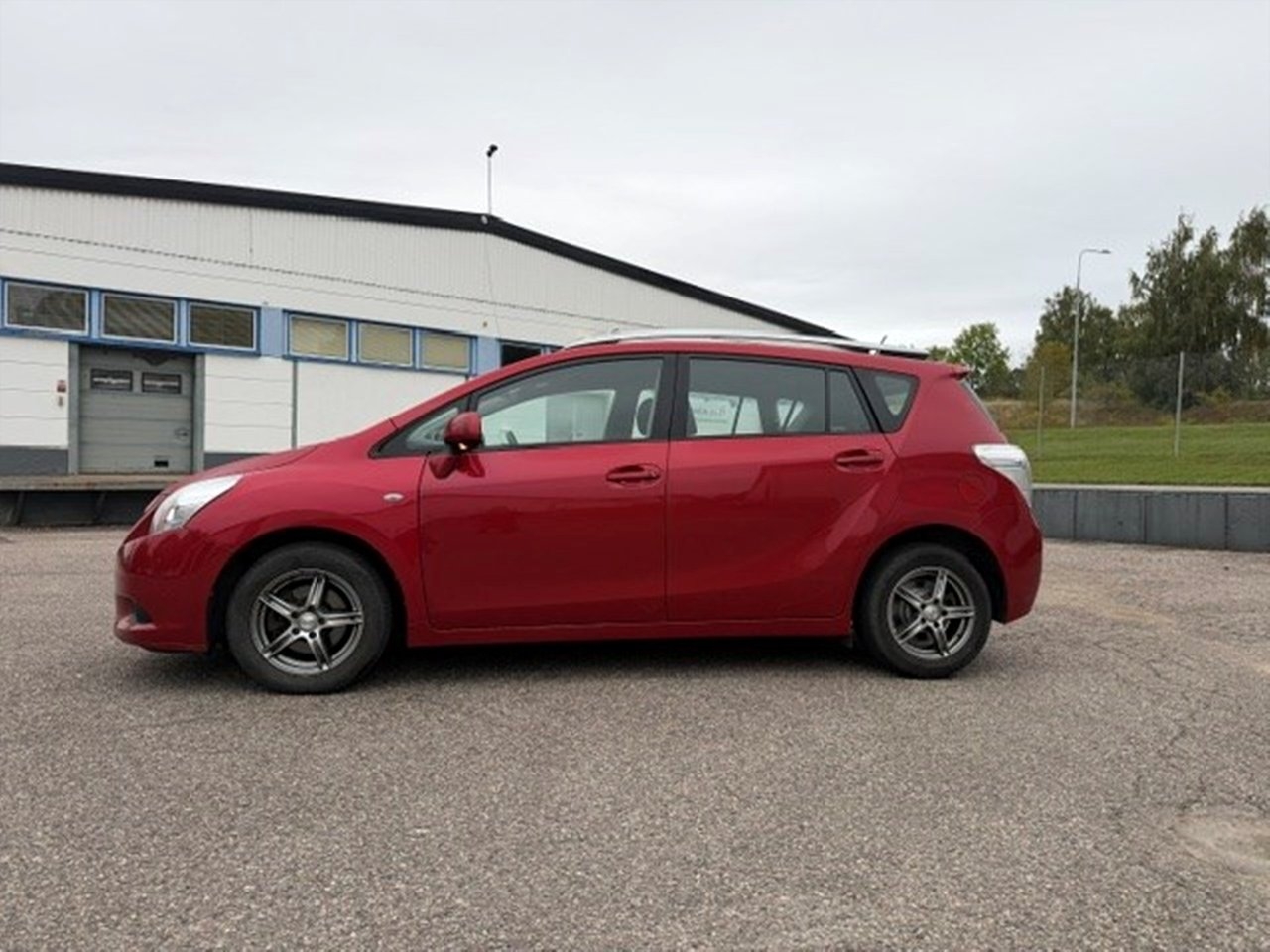 Toyota Verso 2.0 D-4D Manuell, 126hk 2010, bild 2/9