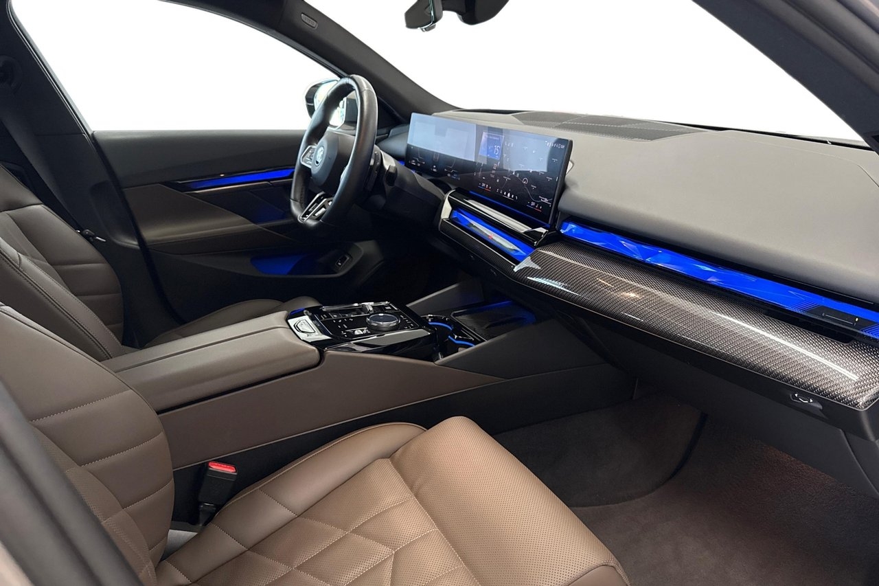 BMW 550 e xDrive M-Sport /B & W 2024, kuva 6/10