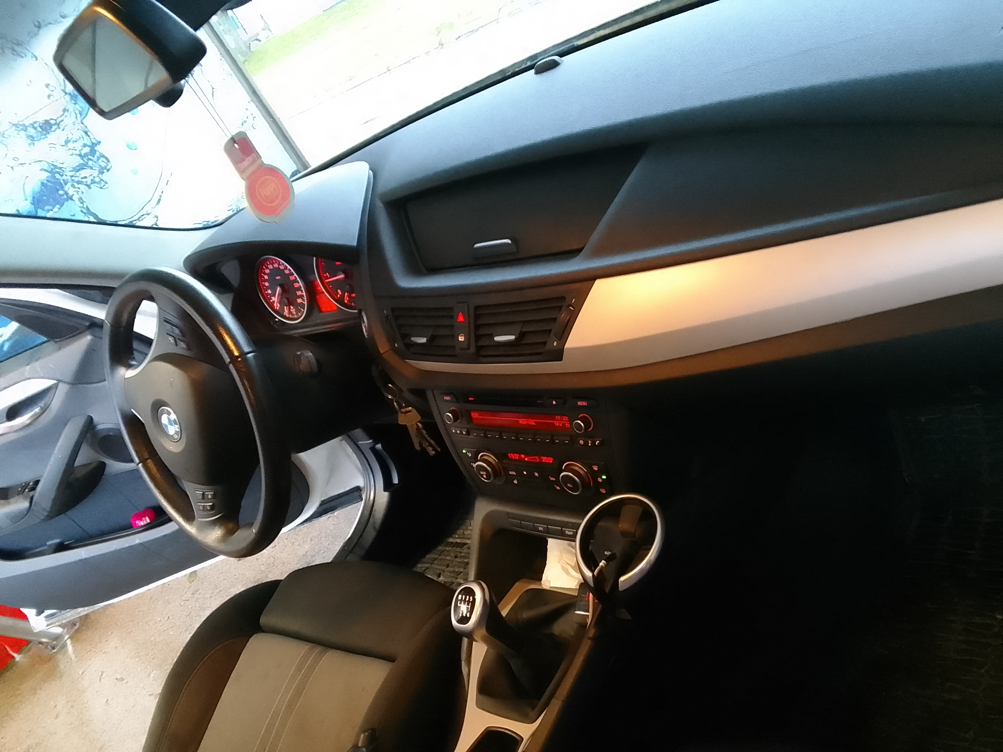 BMW X1 sDrive18d Manuell 2011, bild 5/6