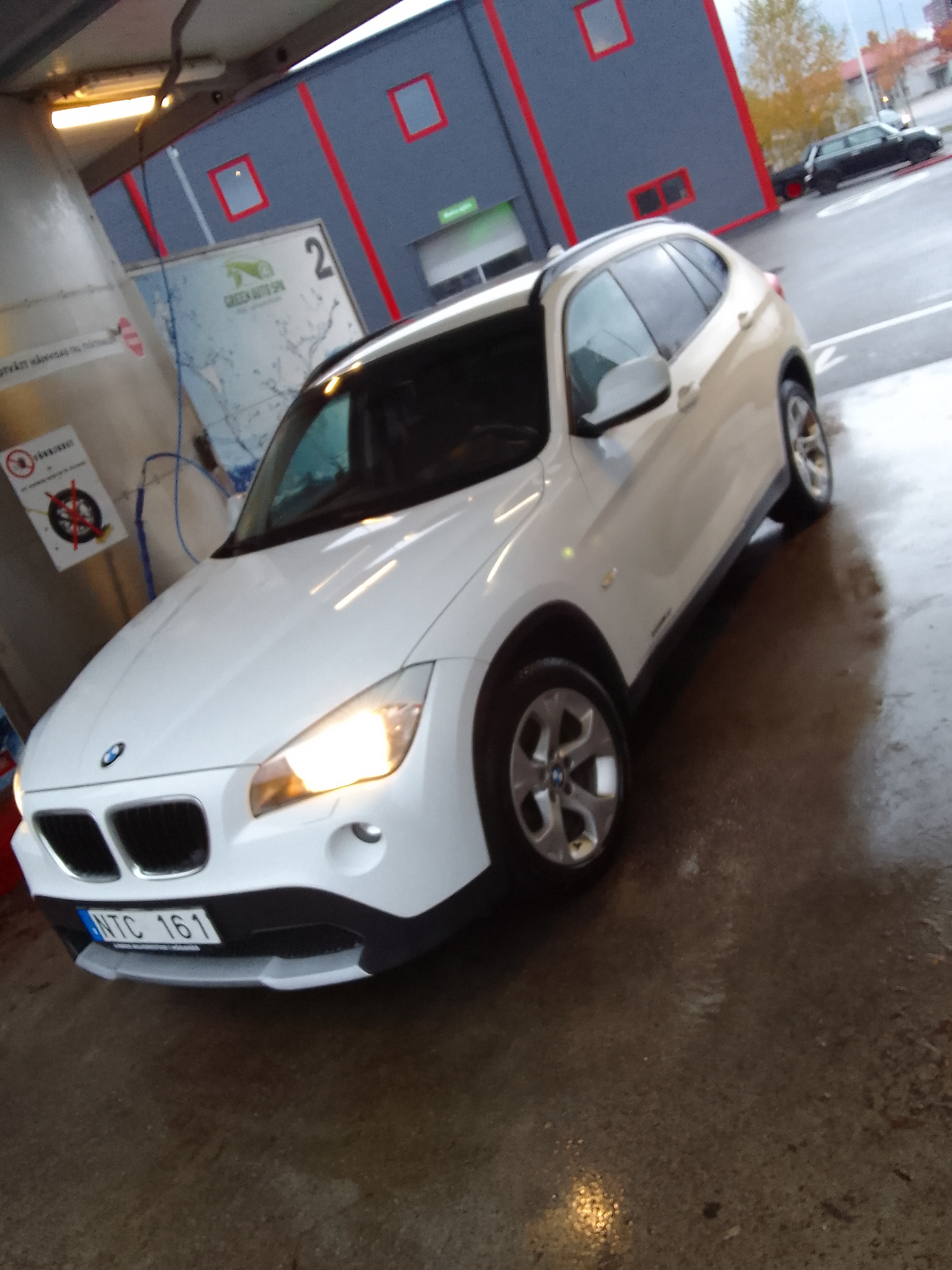 BMW X1 sDrive18d Manuell 2011, bild 3/6