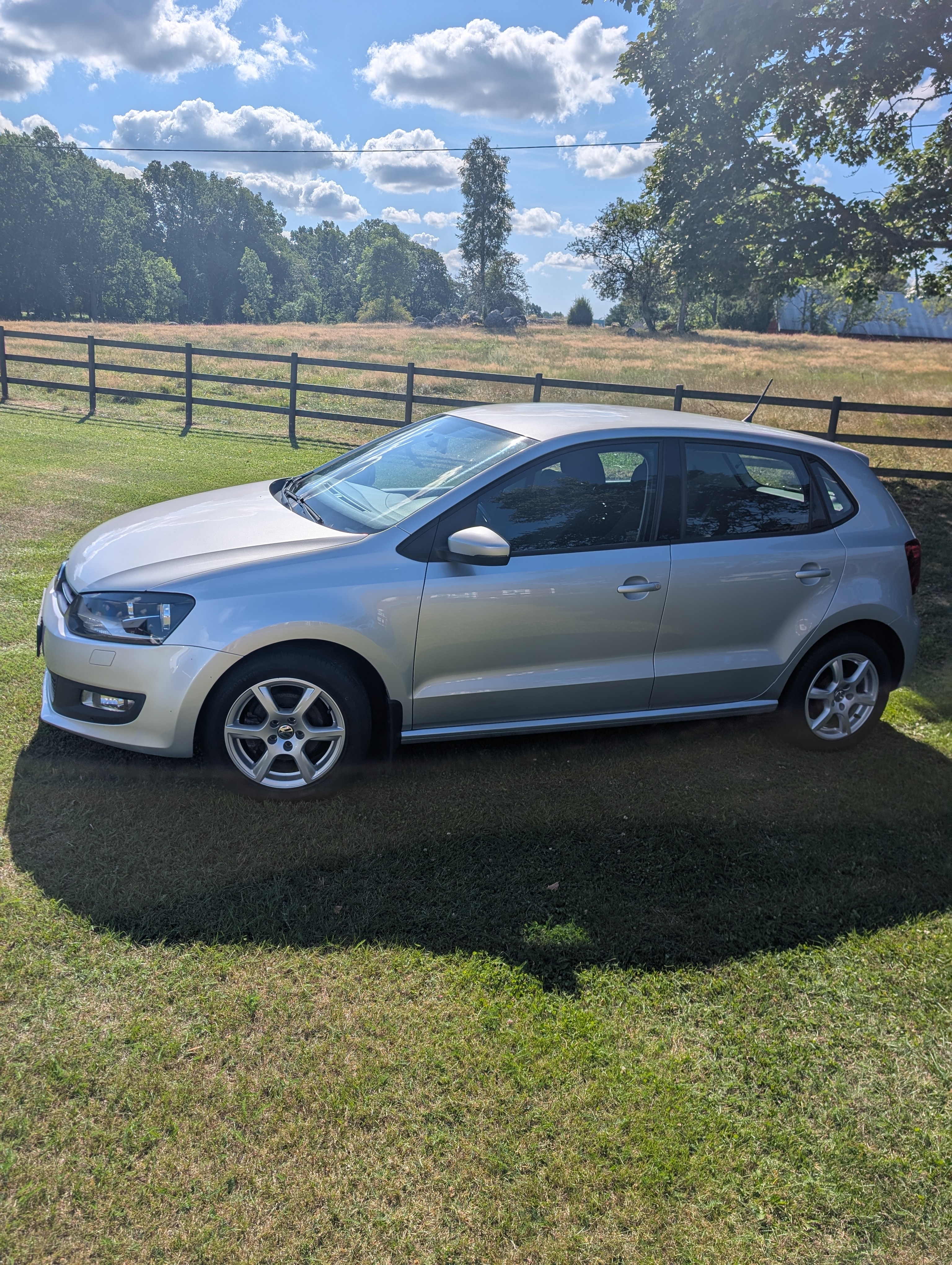 Volkswagen Polo 5-dörrar 1.4 MPI Manuell 2011, bild 2/8
