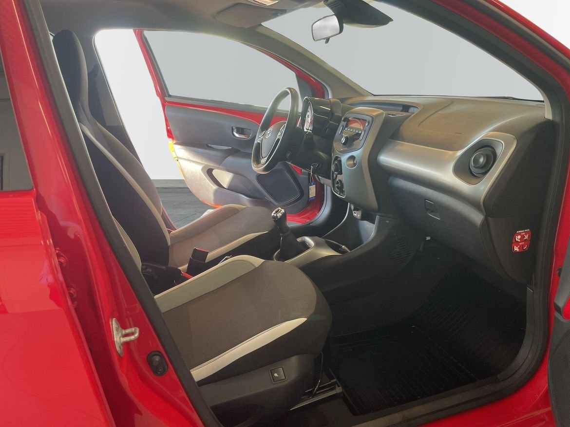 Toyota Aygo 1,0 5D X-PLAY 2018, bild 6/12